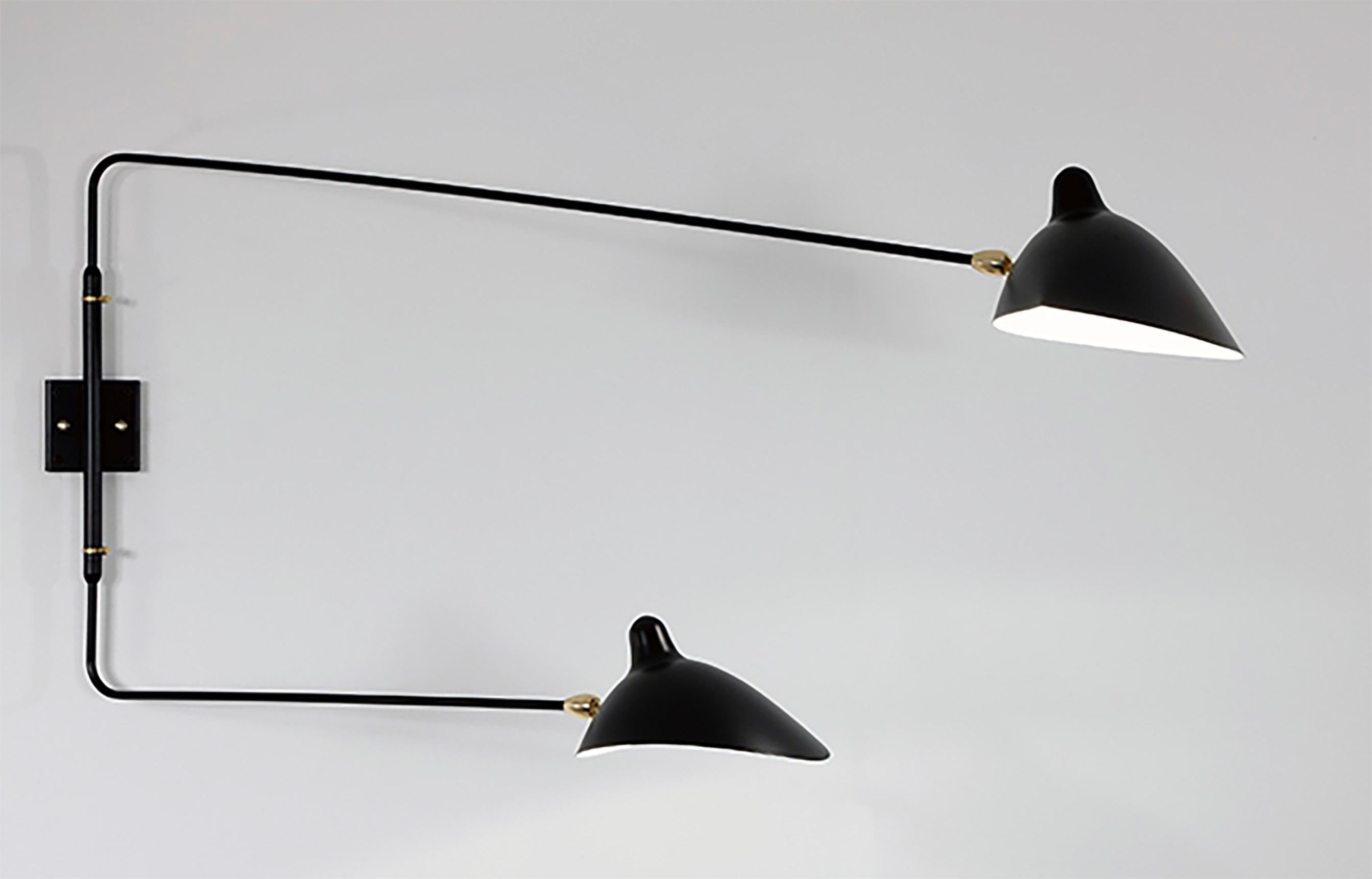Serge Mouille 2 straight swivel arms wall lamp
Catalogue number: SM5
Serge Mouille, 1953
Color: Black
97/134 x h75 cm
The Serge Mouille 2 straight arms wall light is a 1953 re-edition manufactured in France by Éditions Serge Mouille. Adjustable to