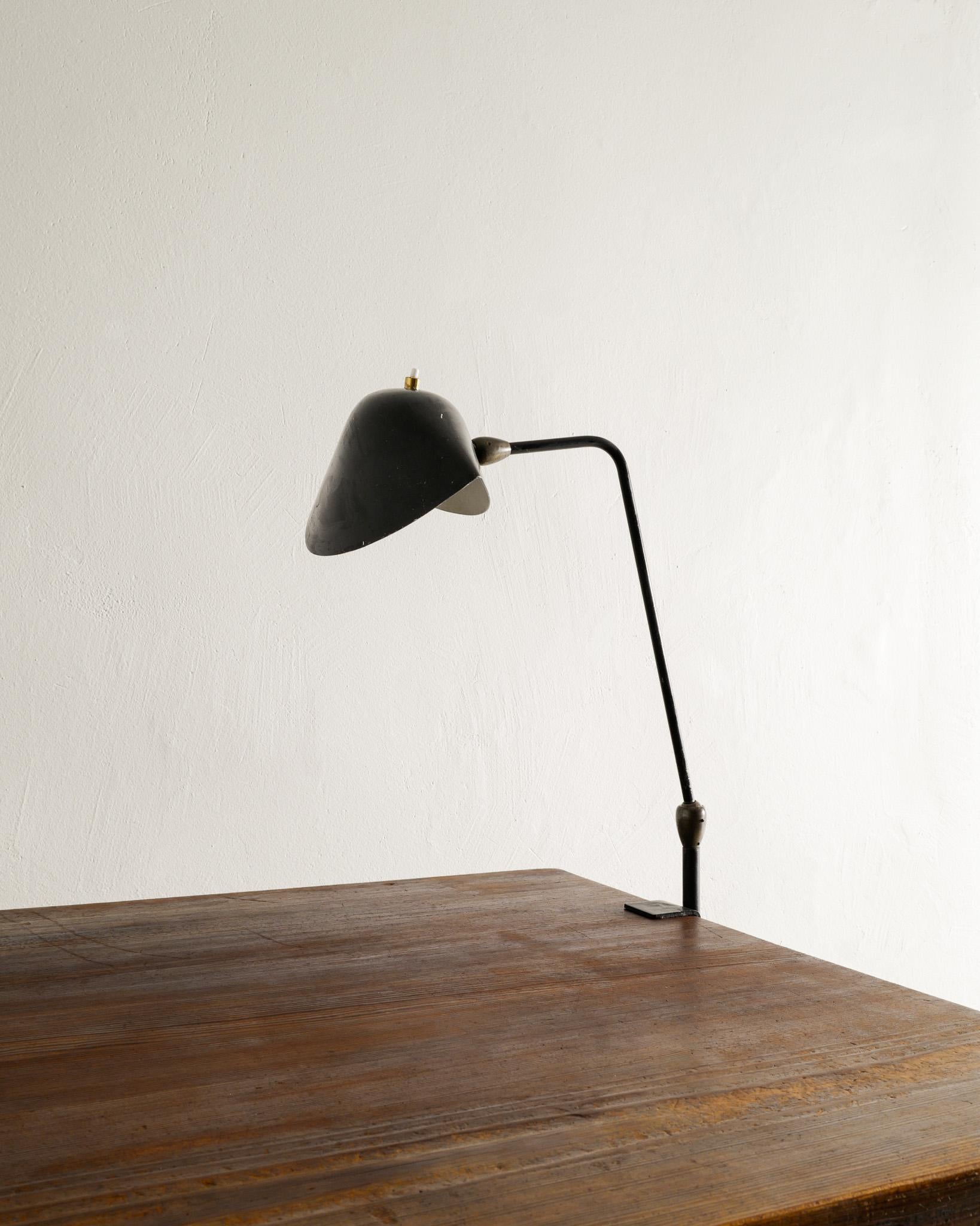 Scandinavian Modern Serge Mouille Agrafée Metal Mid Century Desk Table Lamp Produced in France 1950s For Sale