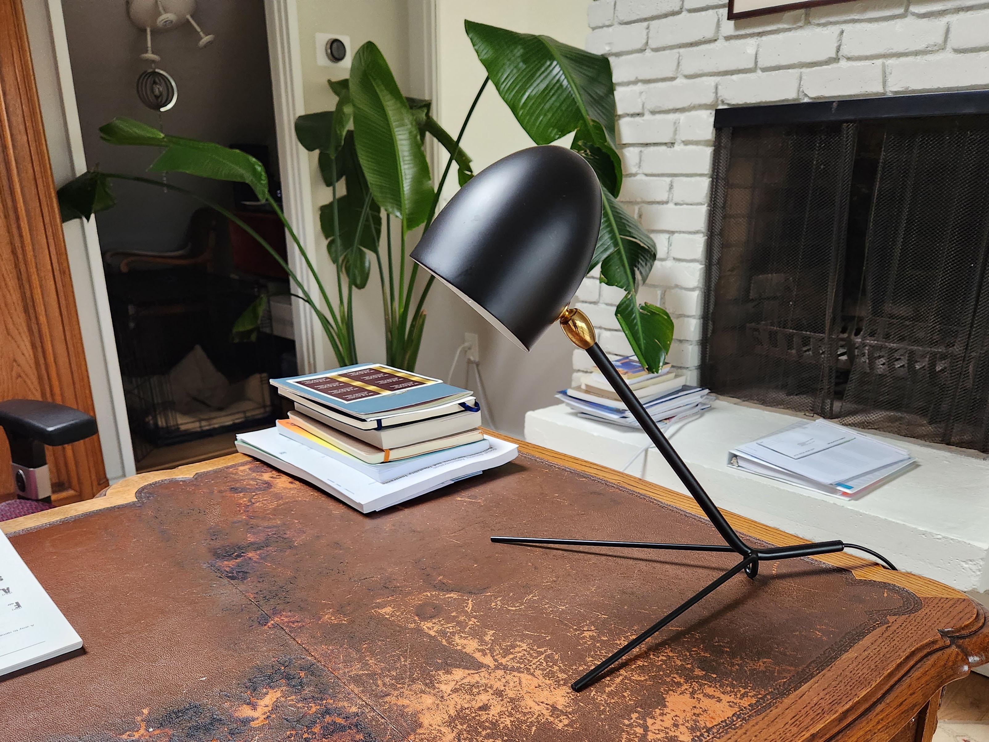 Serge Mouille - Black or White Cocotte Desk Lamp For Sale 3