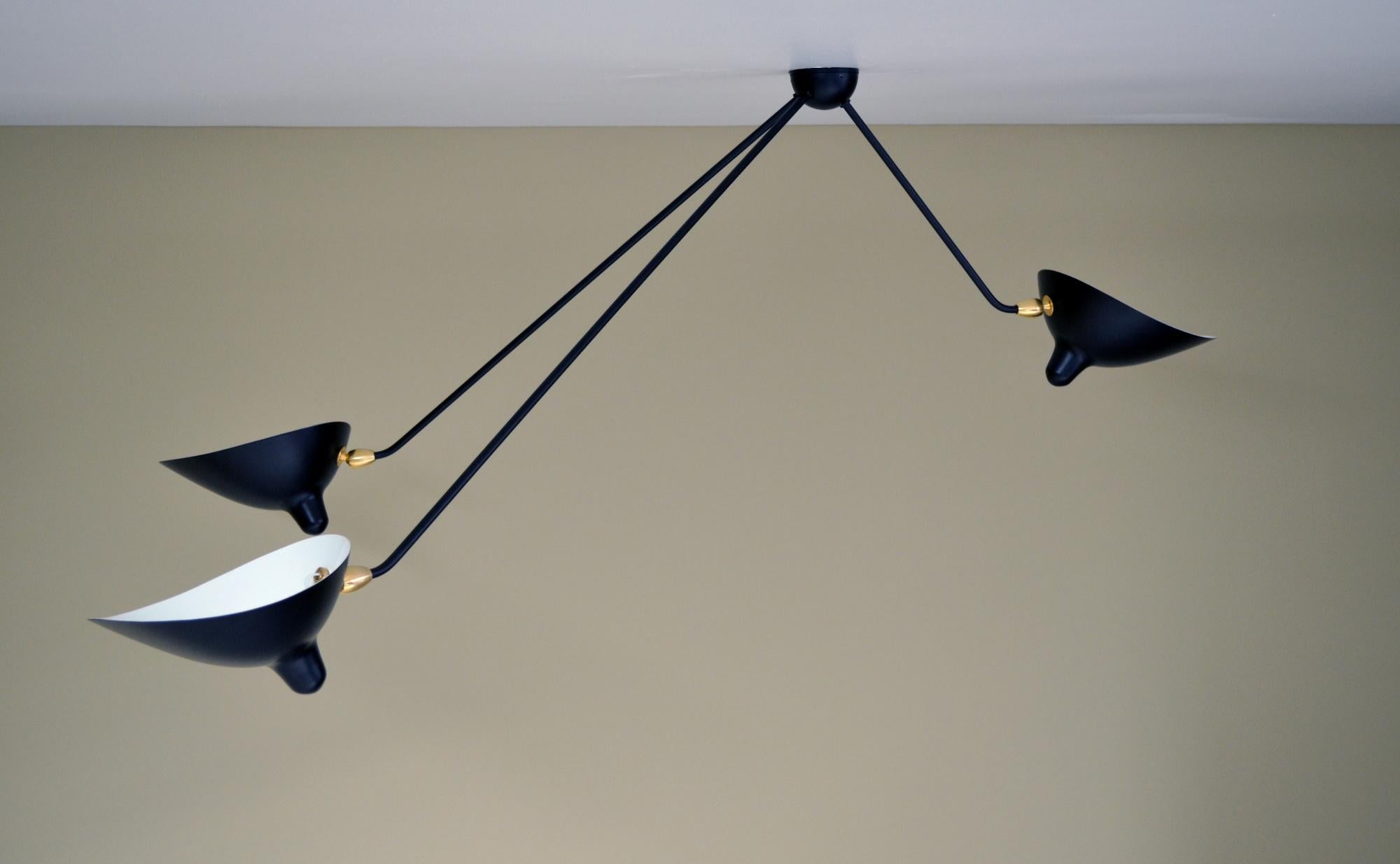 Francese Serge Mouille - Lampada da soffitto a ragno bianca o nera con 3 bracci in vendita