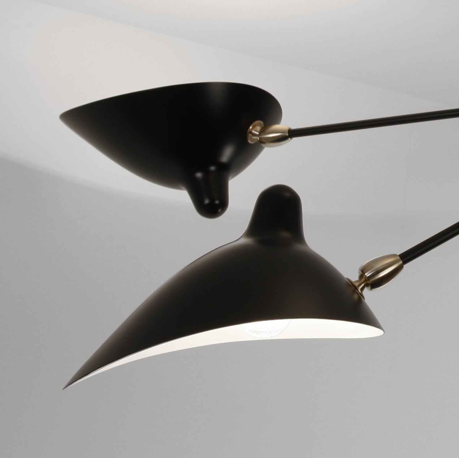 Serge Mouille Schwarze „Suspension“-Lampe mit zwei befestigten und drehbaren, geschwungenen Armen (Französisch) im Angebot