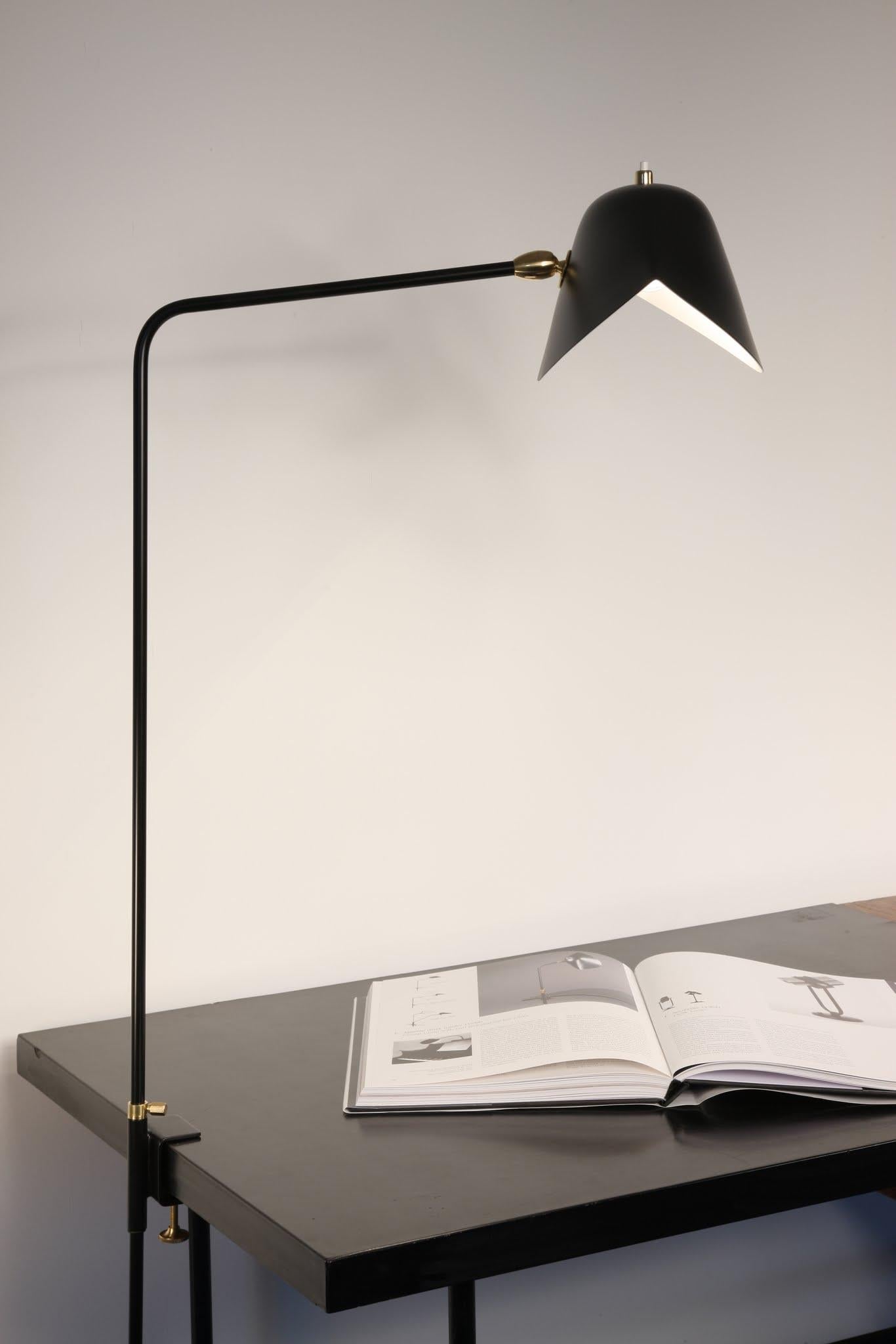 Mid-Century Modern Serge Mouille Brass and Black Aluminium Midcentury Desk Lamp Simple Agrafée For Sale