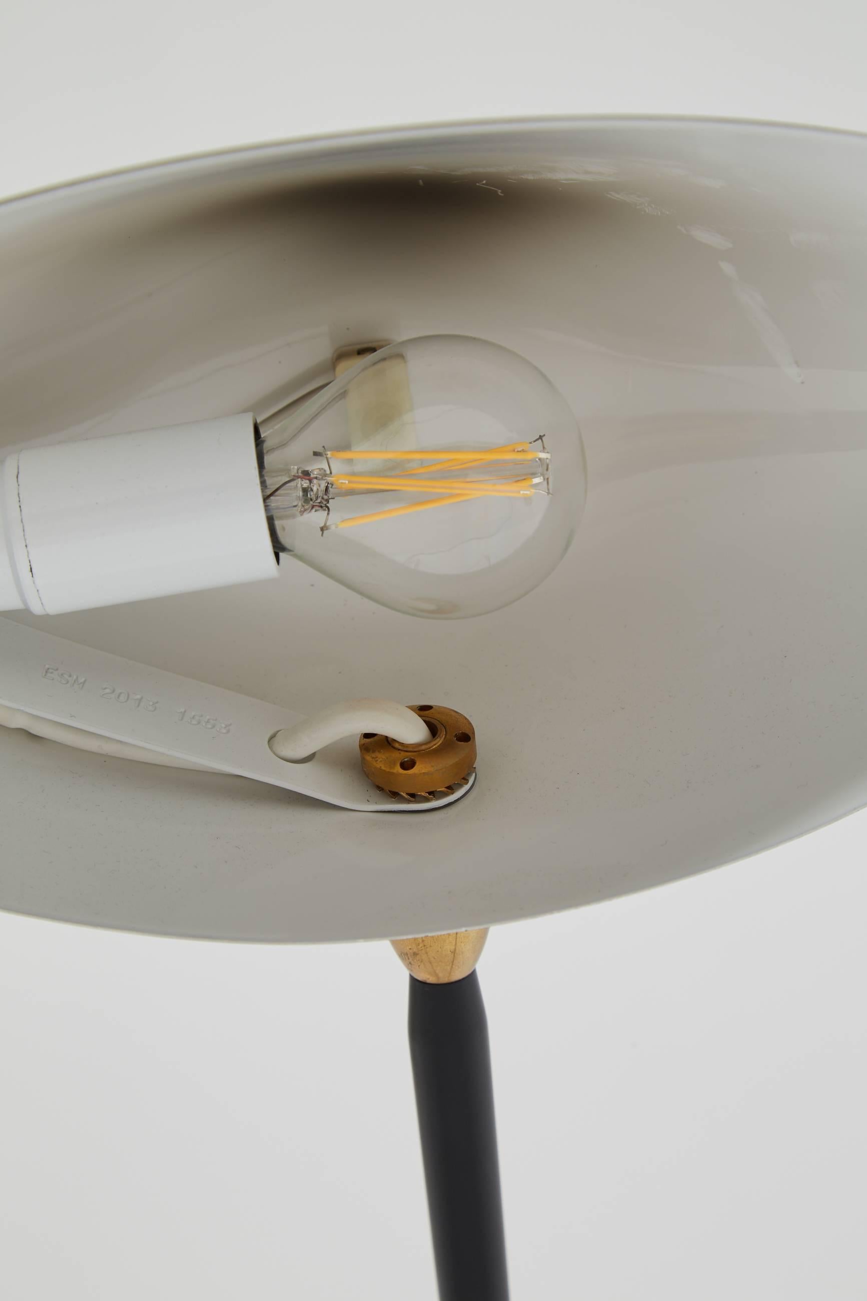 Serge Mouille Brass and Black Aluminium Mid-Century Modern Tripod Desk Lamp  For Sale 7