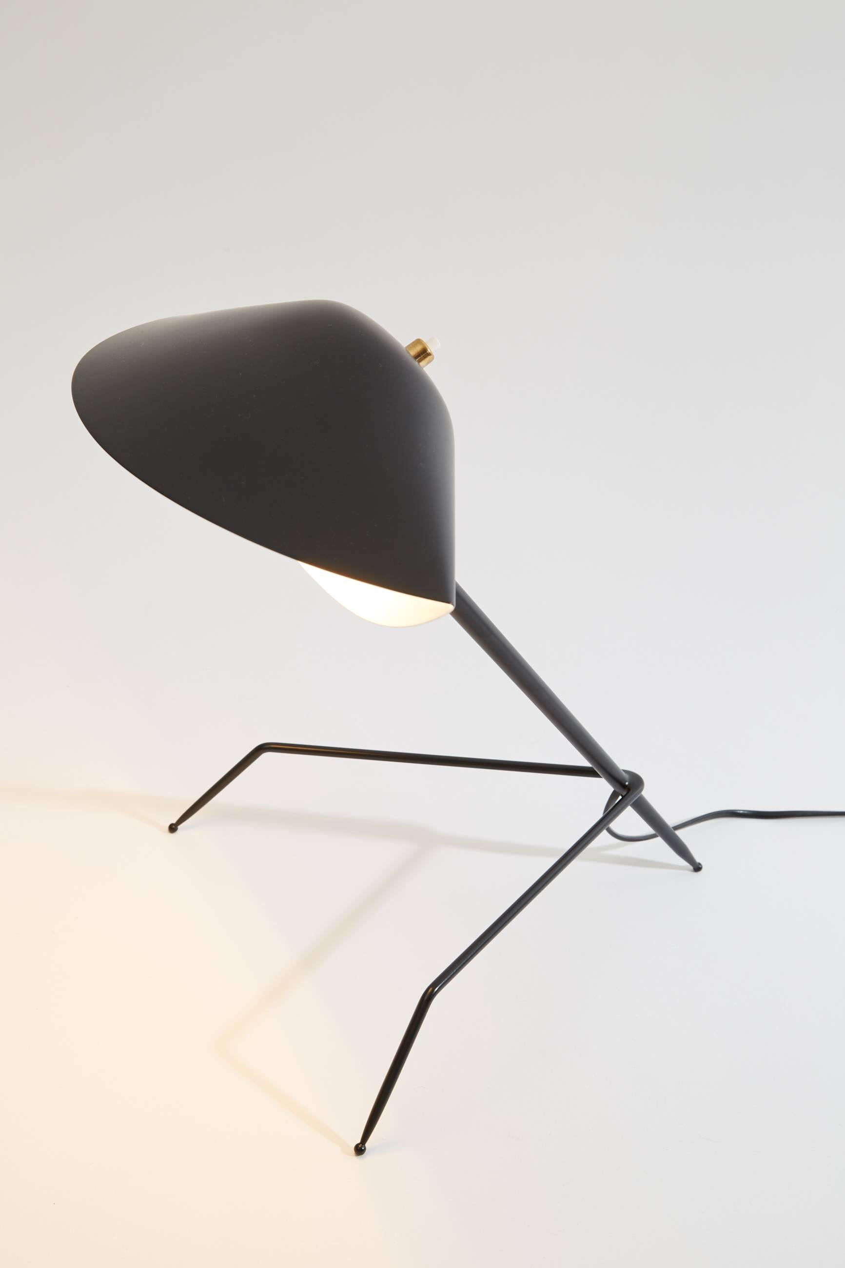 Desk lamp tripod designed by Serge Mouille in 1954.

Measurements : 26 x 29,5 x h35 cm
10w x 12d x 14h inches

Given the rarity of Serge Mouille lamps, in 1999 his widow Gin decided to introduce a series of number limited editions of his creations