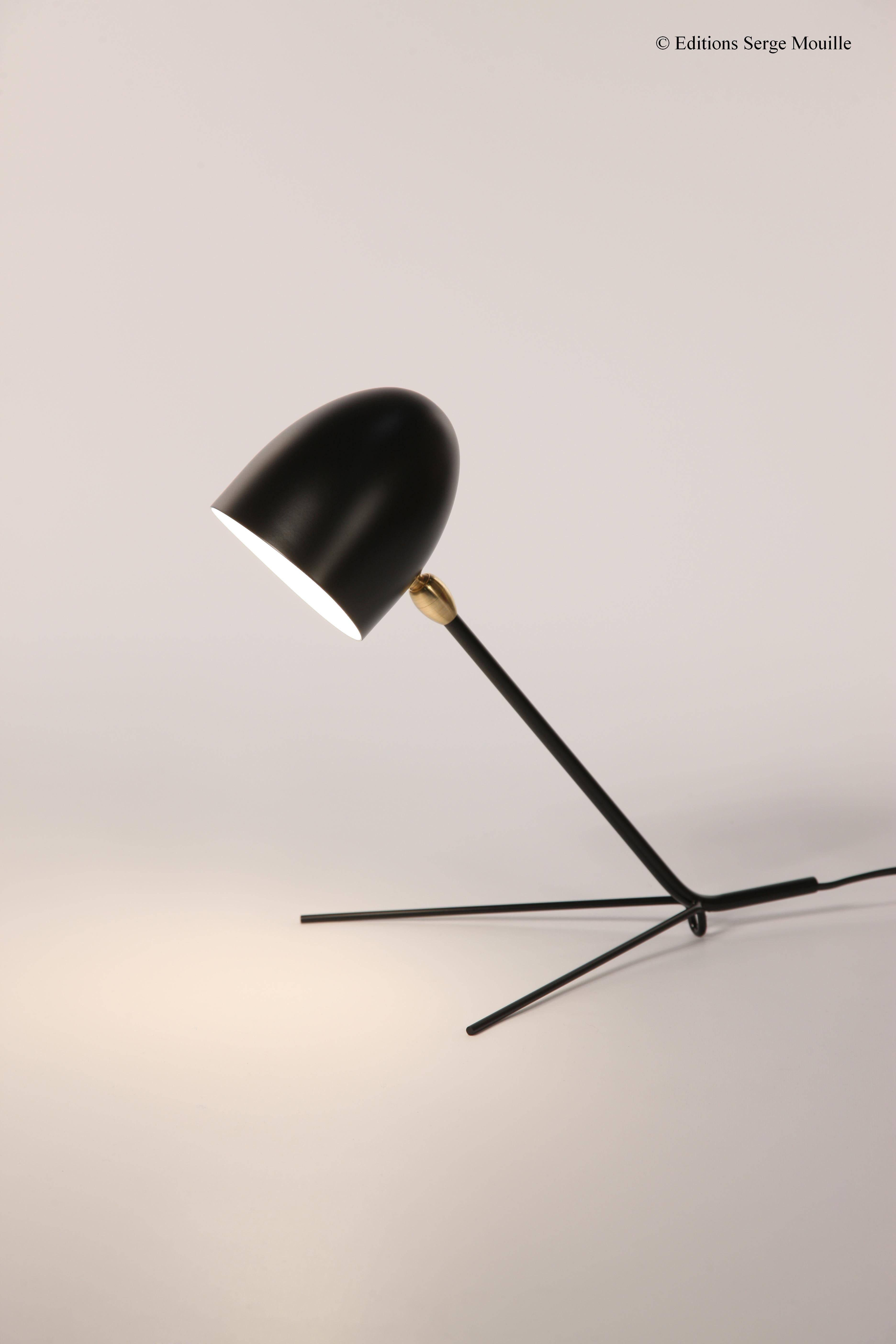 Une lampe de bureau Serge Mouille modèle 