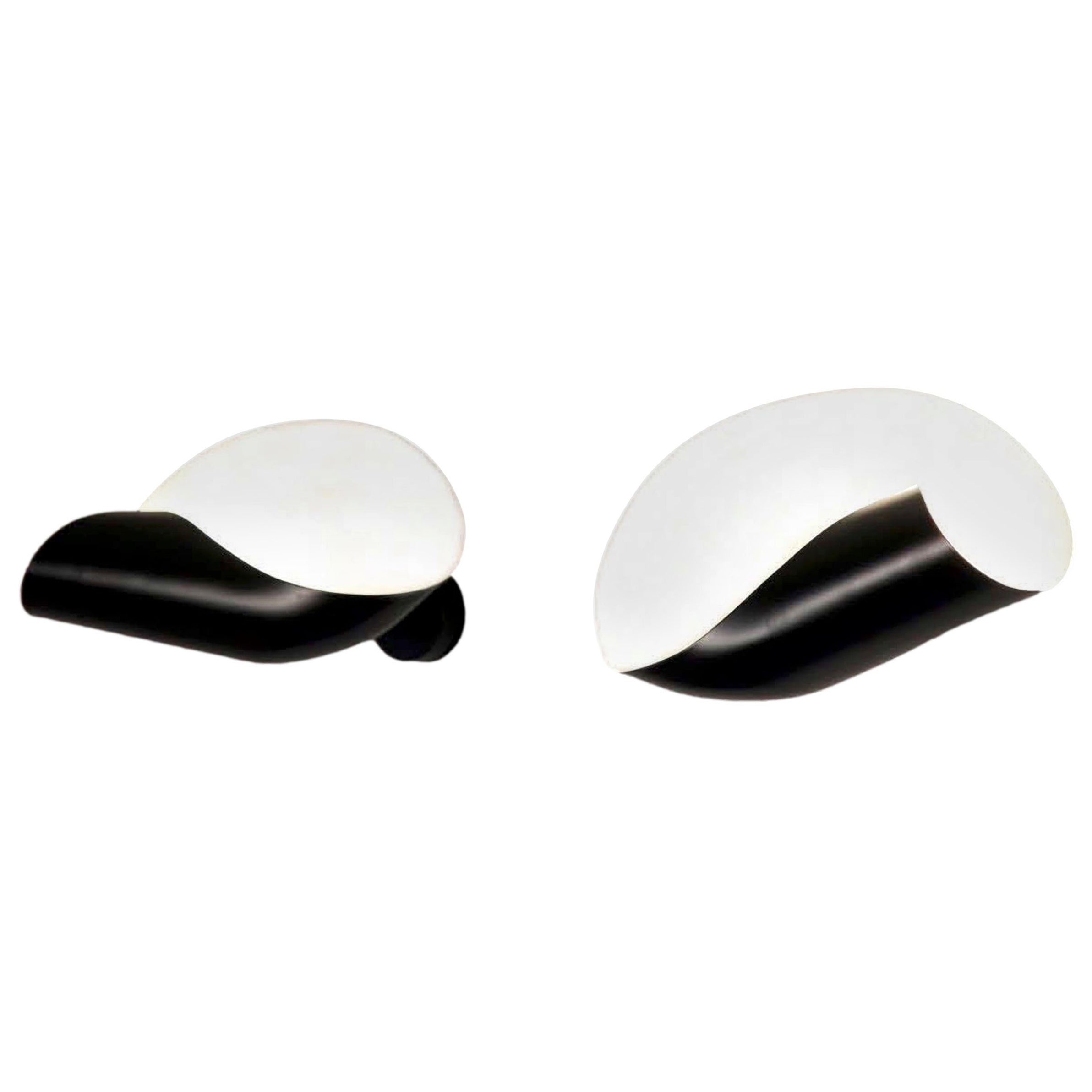 Serge Mouille - Conche Sconce in bianco o nero in vendita