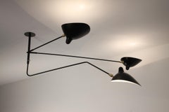 Lámpara de Techo Serge Mouille 'Deux Bras Fixes Un Courbe Pivotant' en Negro