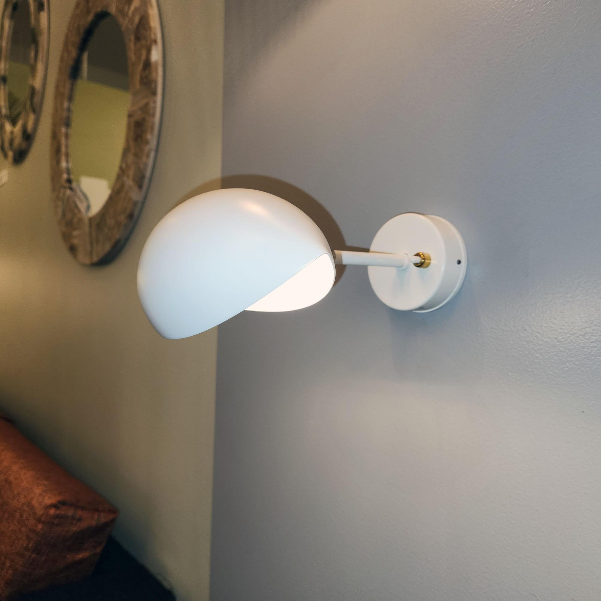 Serge Mouille - White Eye Sconce Wired for US Market - IN STOCK! (21. Jahrhundert und zeitgenössisch) im Angebot