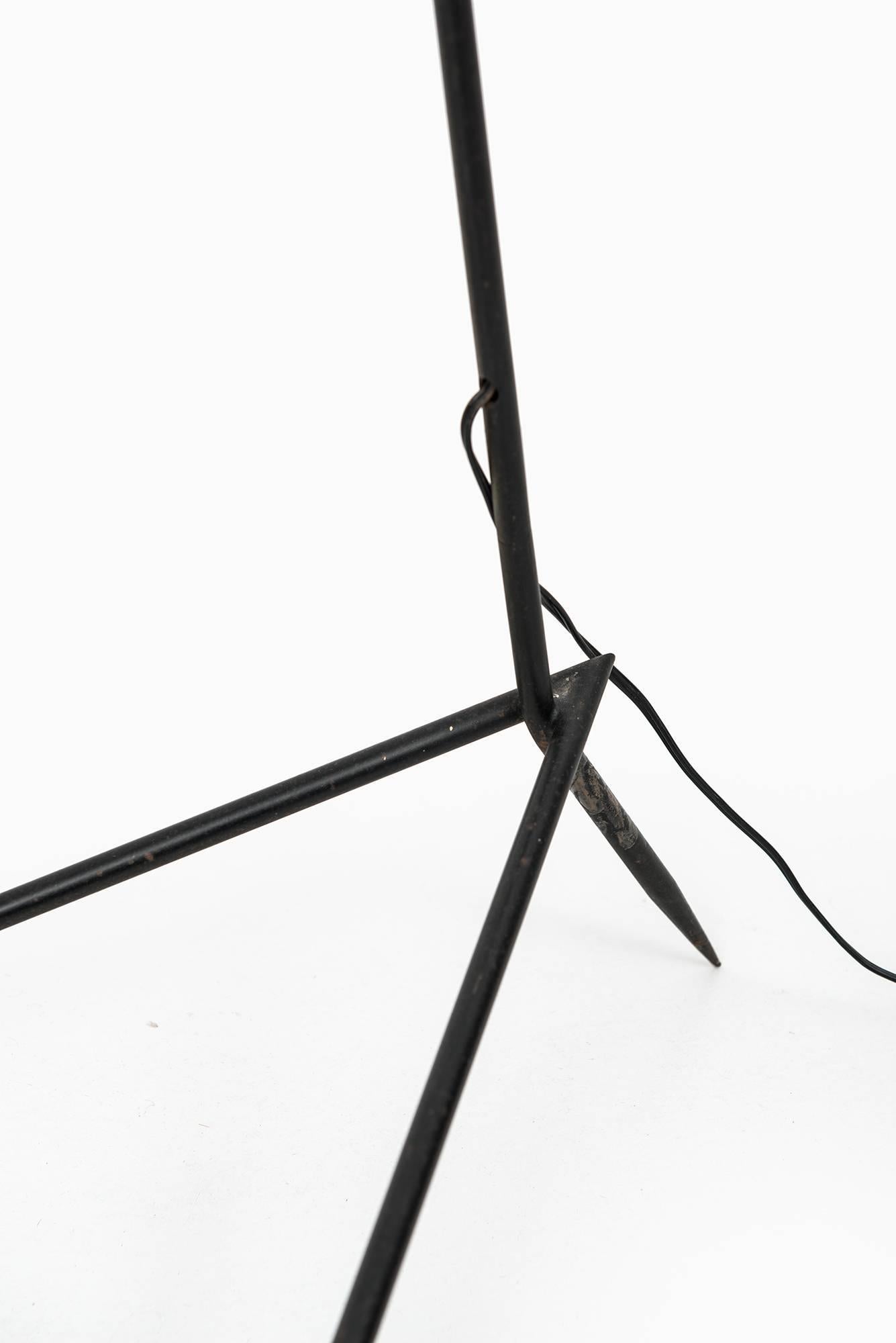 Very rare floor lamp designed by Serge Mouille. Produced by Ateliers Serge Mouille in France.