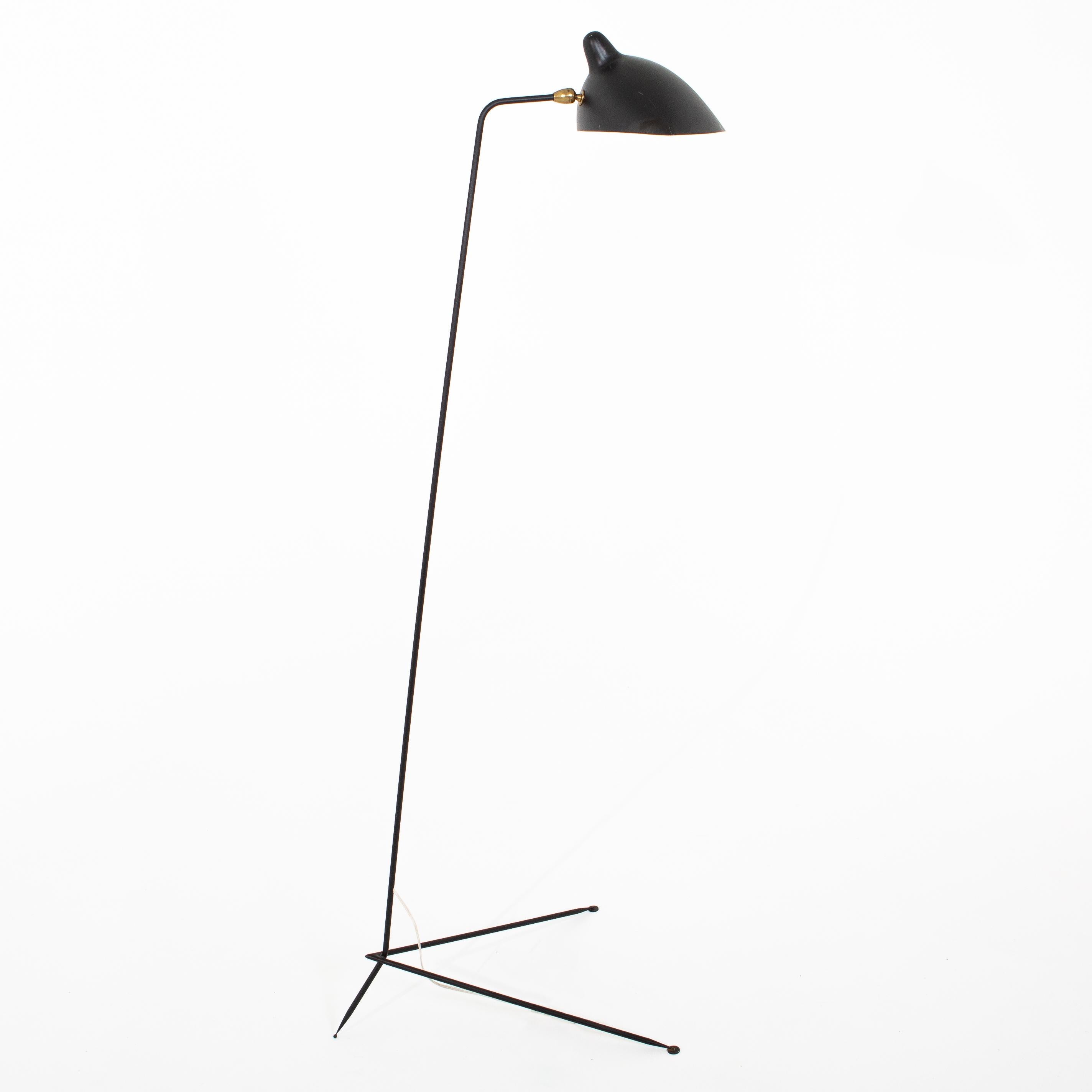 Floor lamp on three straight legs and swivelling 