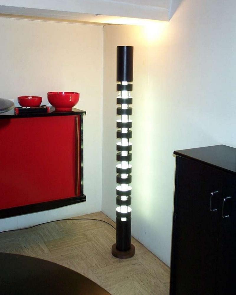 Serge Mouille - Large Totem Floor Lamp in Black In New Condition For Sale In Stratford, CT