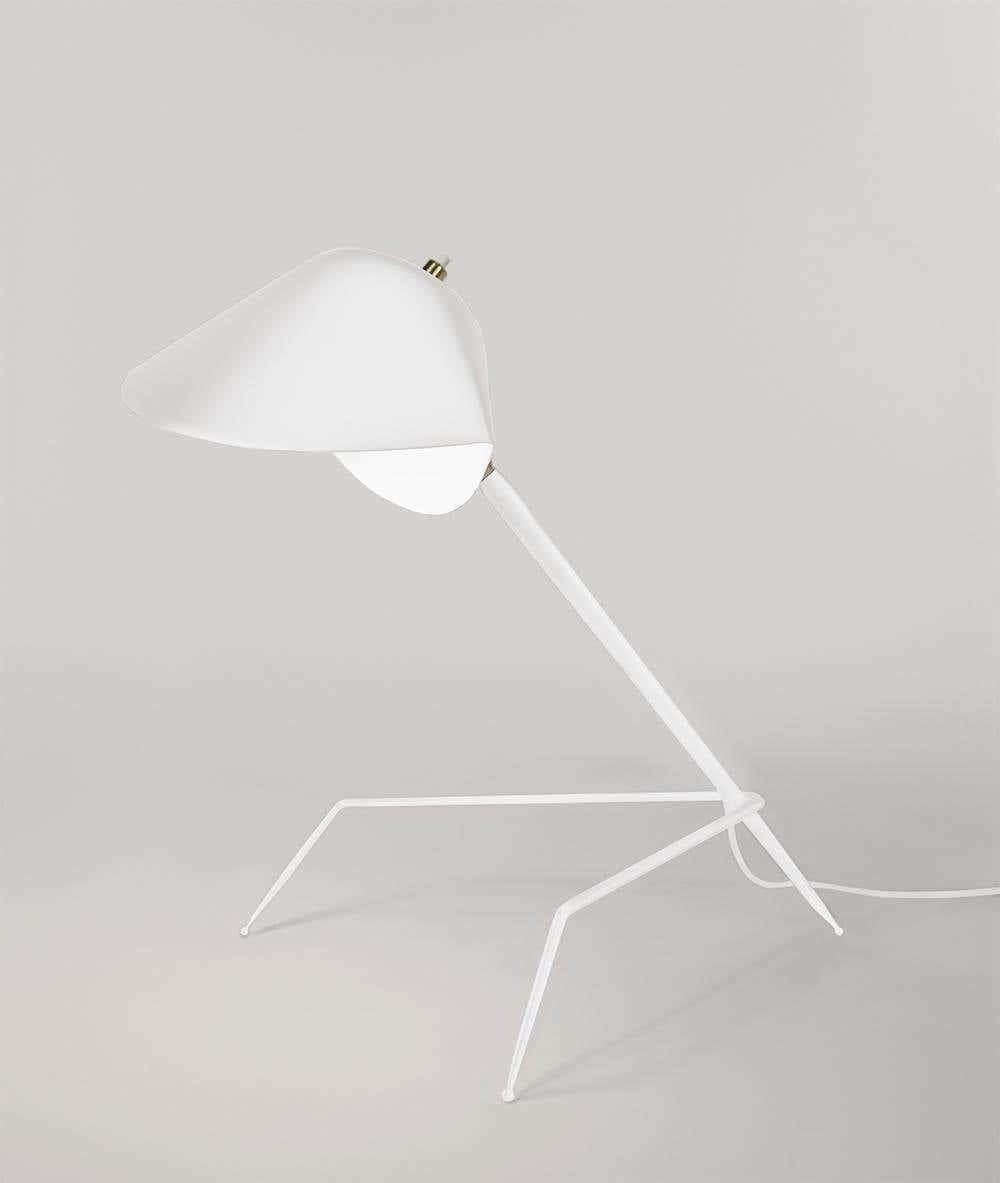 Aluminium Lampe de bureau Lampe Tripode de Serge Mouille en blanc en vente