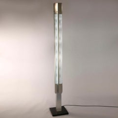 Lampada da terra a colonna con segnale di grandi dimensioni in alluminio di Serge Mouille, epoca metà del secolo scorso