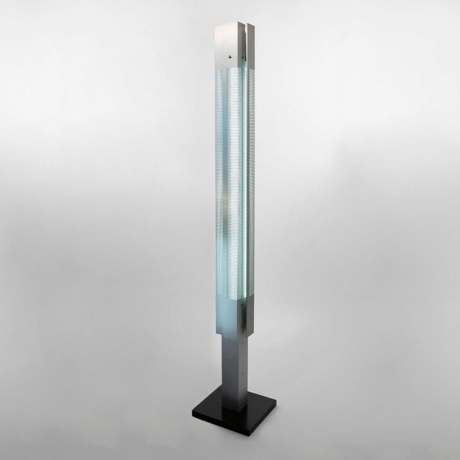 Mid-Century moderno Set di lampade da terra a colonna Signal in alluminio di Serge Mouille, stile metà del secolo scorso in vendita