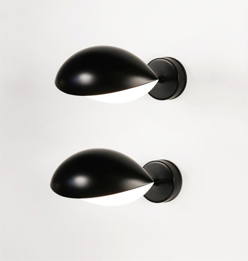 Mid-Century moderno Set di lampade da parete con occhi neri di Serge Mouille, stile metà secolo moderno in vendita