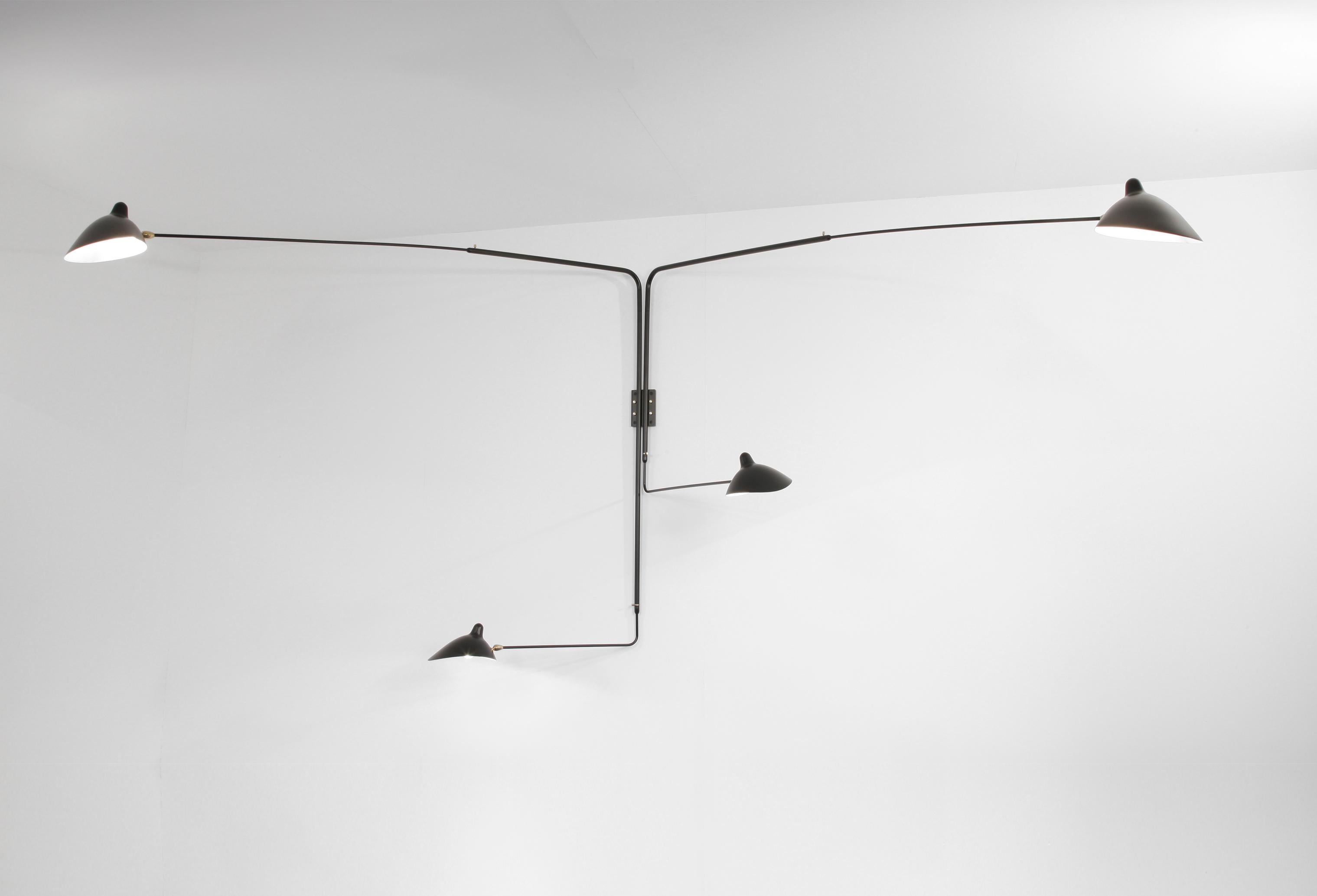 Mid-Century moderno Serge Mouille Lampada da parete a quattro bracci dritti rotanti in nero, stile metà secolo moderno in vendita