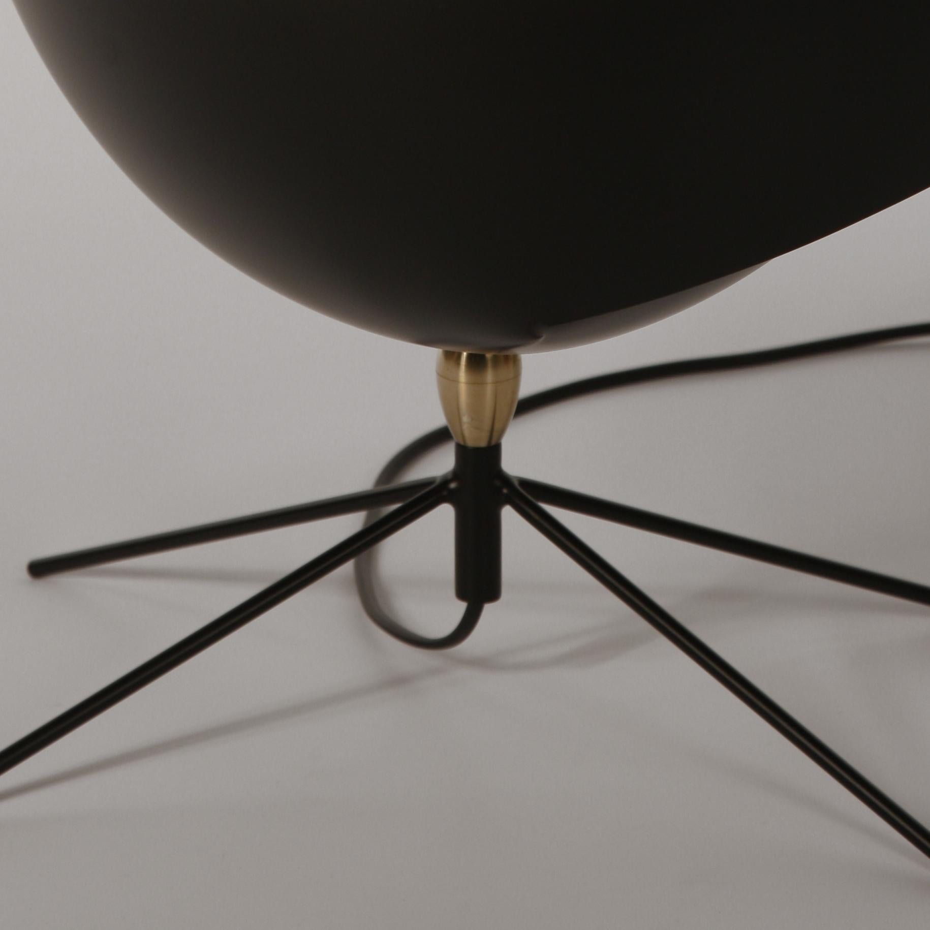 Moderne schwarze Saturn-Tischlampe von Serge Mouille aus der Mitte des Jahrhunderts (Aluminium) im Angebot
