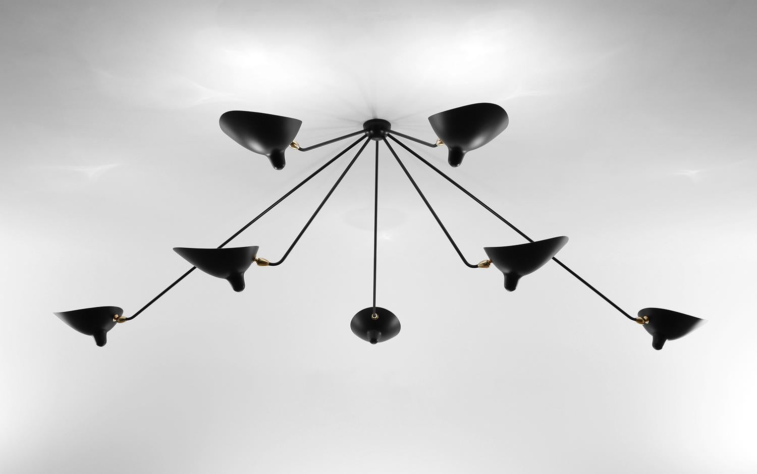 Wandleuchte für die Decke, Modell 'Seven Fixed Arms Spider Ceiling Lamp', entworfen von Serge Mouille im Jahr 1953.

Hergestellt von Editions Serge Mouille in Frankreich. Die Herstellung der Lampen, Wandleuchten und Stehlampen erfolgt in