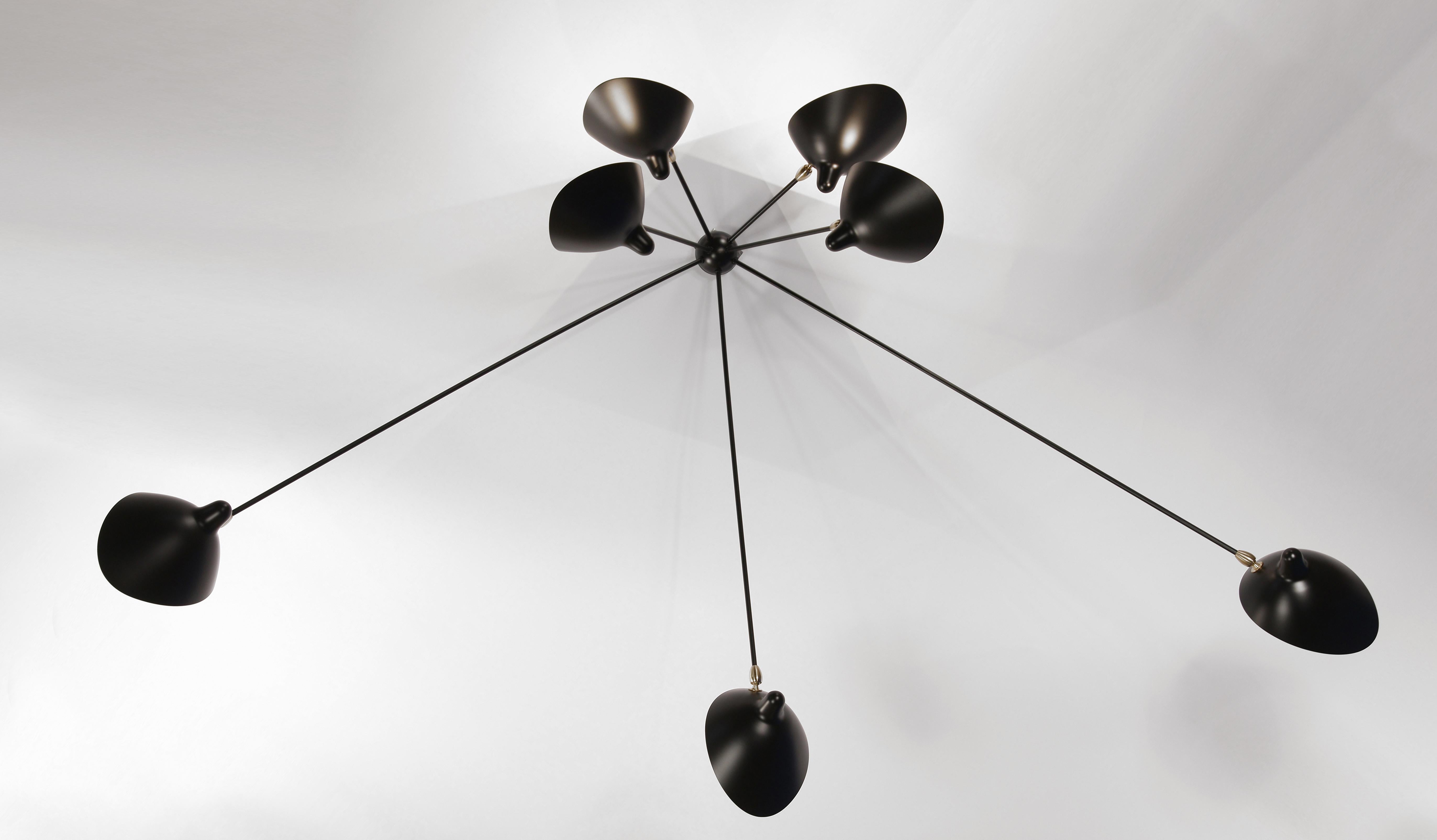 Mid-Century moderno Serge Mouille, lampada da soffitto a parete a sette bracci fissi in nero, moderna e di metà secolo. in vendita