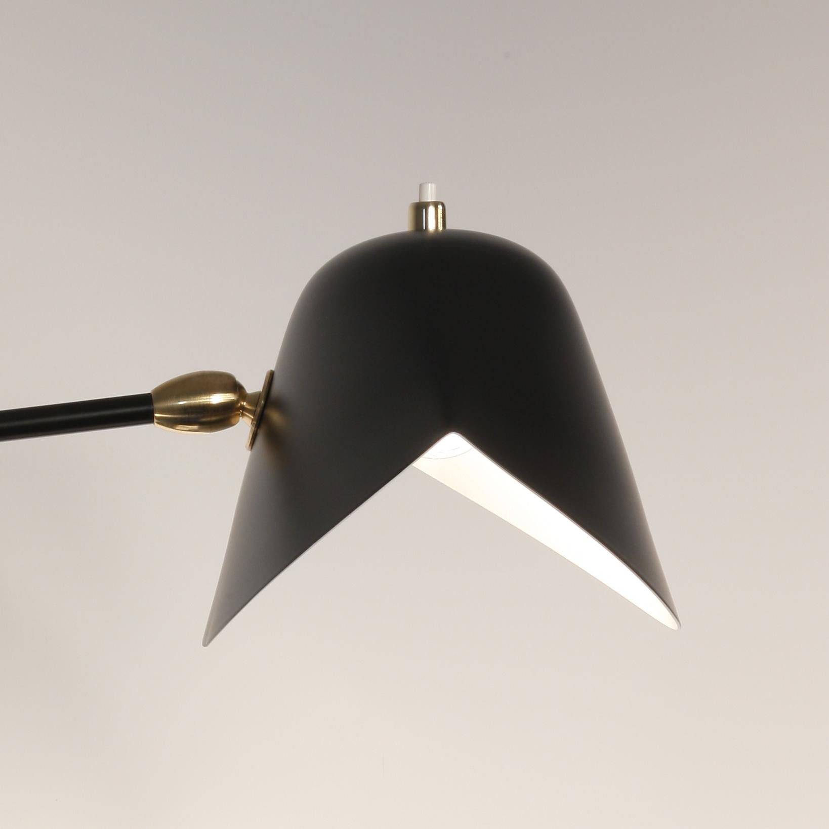 Français Serge Mouille Lampe de table Agrafée simple noire et moderne du milieu du siècle dernier en vente