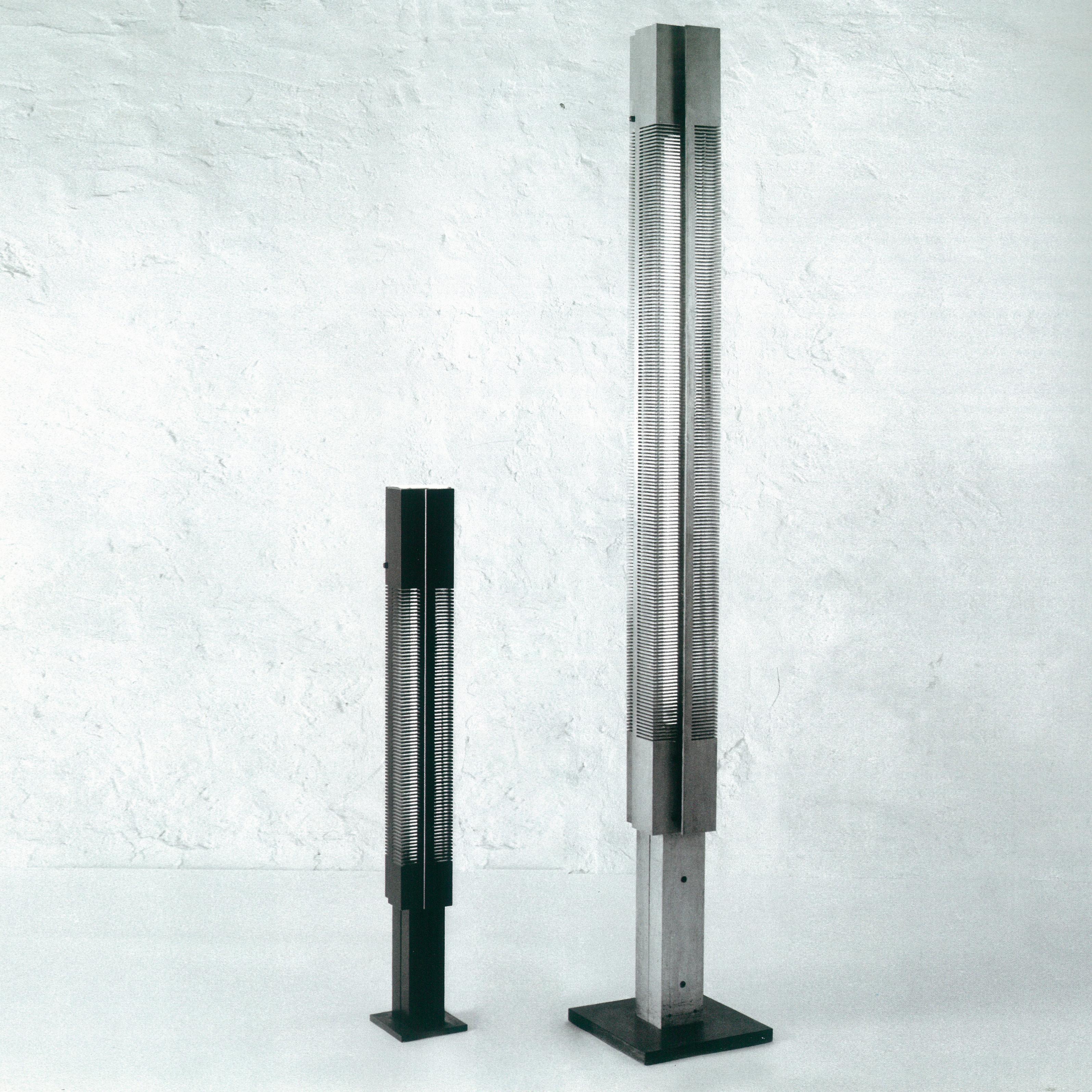 Serge Mouille - Lampadaire à petite colonne de signal noir - Modernité du milieu du siècle dernier Neuf - En vente à Barcelona, Barcelona