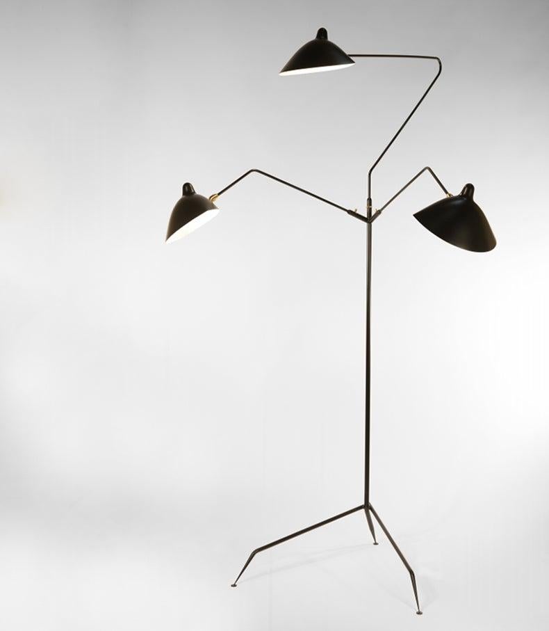 Mid-Century Modern Lampadaire noir à trois bras rotatifs Serge Mouille, de style moderne du milieu du siècle dernier en vente
