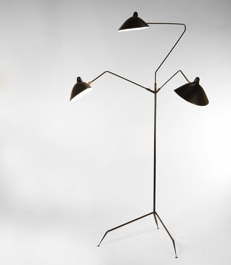 Mid-Century moderno Lampada da terra a tre bracci rotanti nera di Serge Mouille, stile metà secolo moderno in vendita
