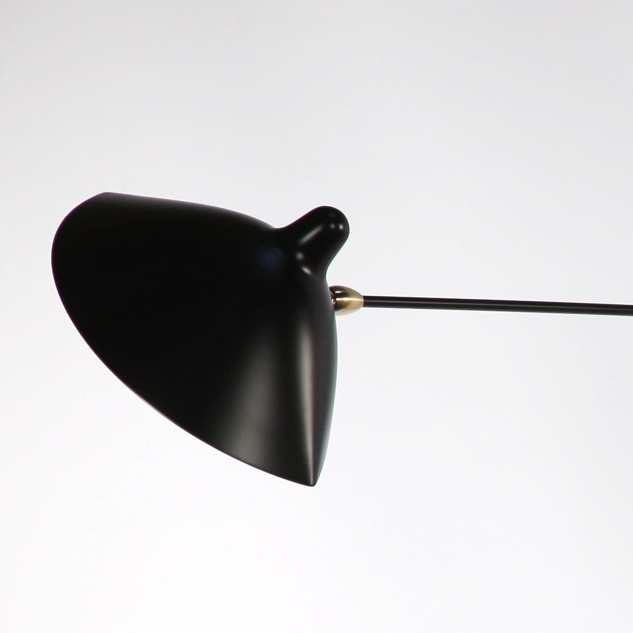 Français Lampe murale noire à trois bras droits rotatifs, de style moderne du milieu du siècle dernier, Serge Mouille en vente