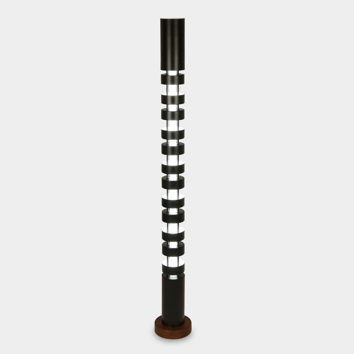 Floor lamp model 'Large TOTEM Column Lamp' designed by Serge Mouille in 1962.

Manufactured by Editions Serge Mouille in France. The production of lamps, wall lights and floor lamps are manufactured using craftsman’s techniques with the same