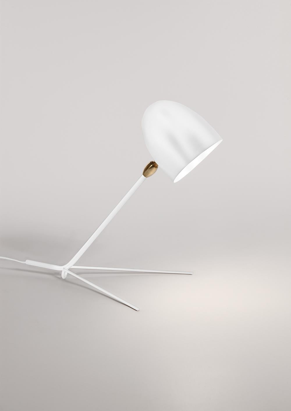 Serge Mouille Mid-Century Modern Weiße Cocotte Tischlampe (Moderne der Mitte des Jahrhunderts) im Angebot