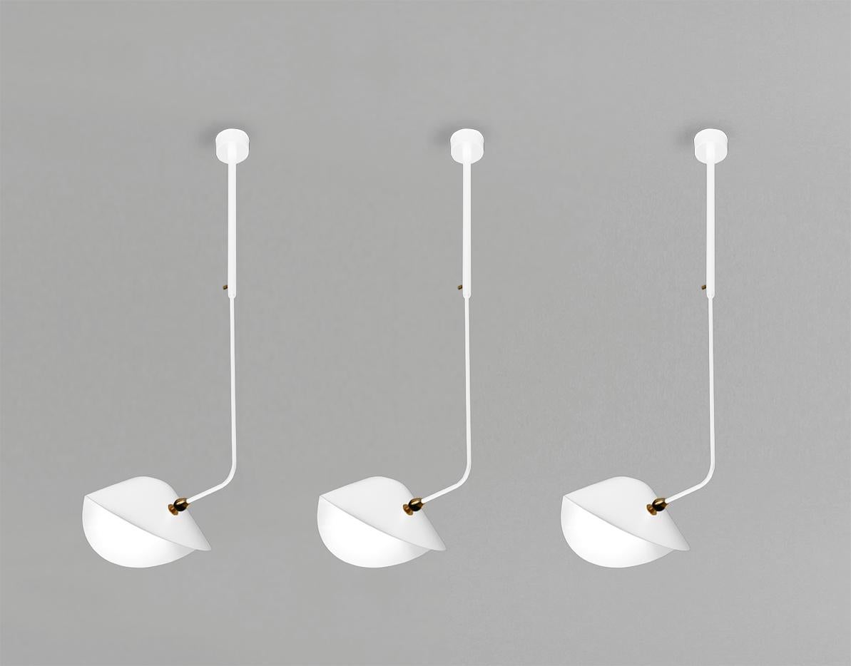 Lampada da soffitto modello 'Curved Bibliothèque ceiling lamp' disegnata da Serge Mouille nel 1953.

Prodotto da Editions Serge Mouille in Francia. La produzione di lampade, applique e piantane è realizzata con tecniche artigianali e con gli stessi