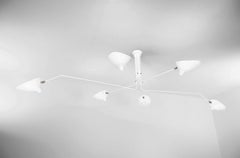 Serge Mouille, lampada da soffitto a sei bracci rotacizzati di colore bianco, moderna e di metà secolo