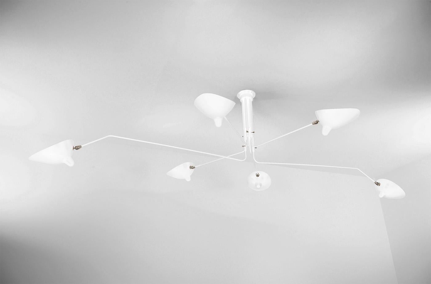 Mid-Century moderno Serge Mouille, lampada da soffitto a sei bracci rotacizzati di colore bianco, moderna e di metà secolo in vendita