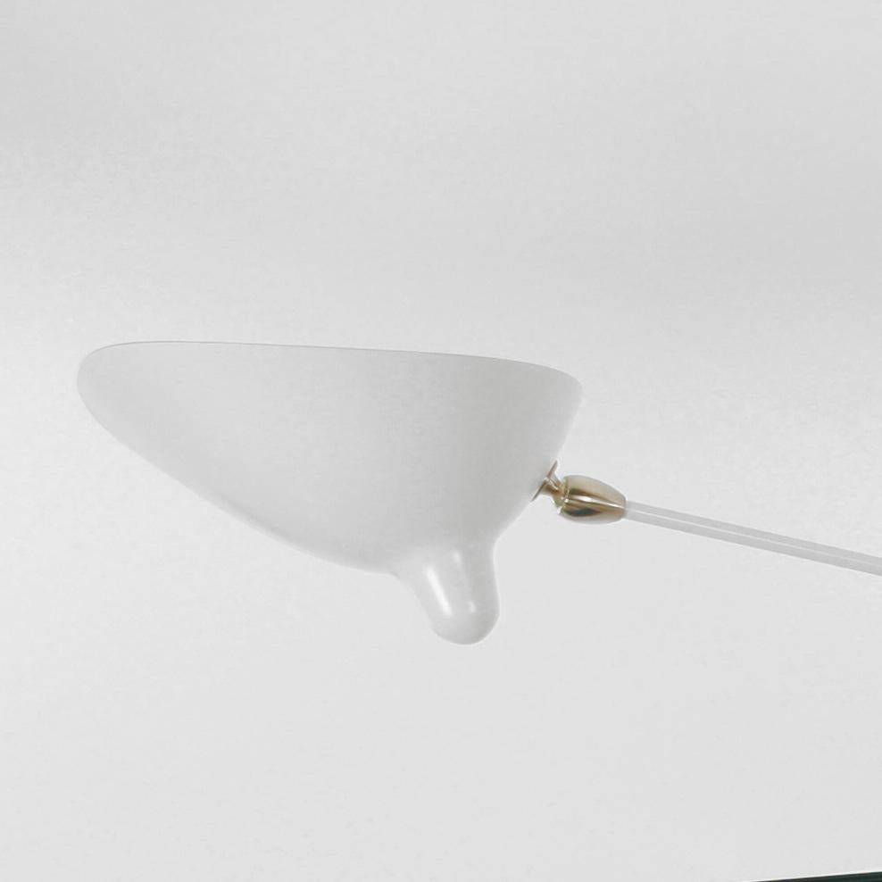 Francese Serge Mouille, lampada da soffitto a sei bracci rotacizzati di colore bianco, moderna e di metà secolo in vendita