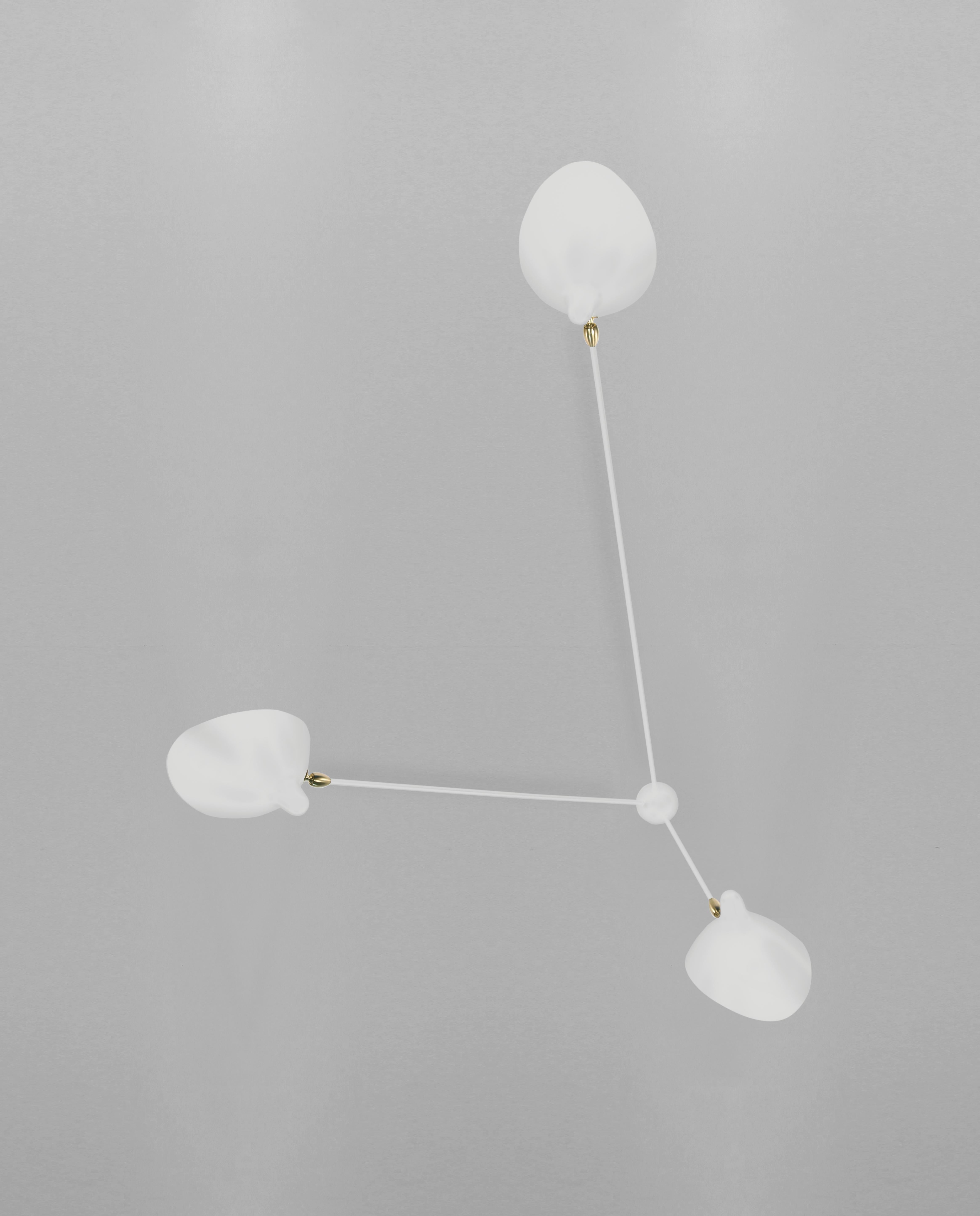 Lampada da soffitto a parete modello 'Three Fixed Arms Spider Ceiling Lamp' disegnata da Serge Mouille nel 1952.

Prodotto da Editions Serge Mouille in Francia. La produzione di lampade, applique e piantane è realizzata con tecniche artigianali e