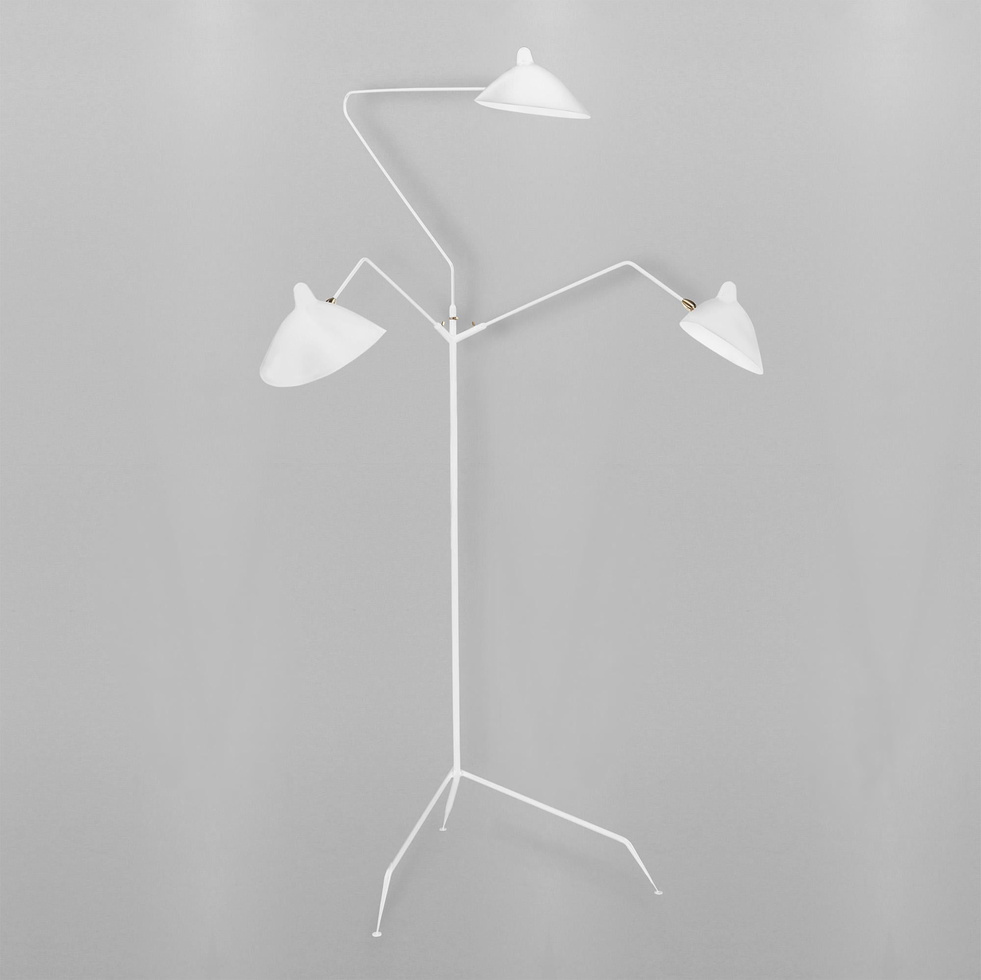 Lampadaire modèle 'Three Rotating Arms Floor Lamp' conçu par Serge Mouille en 1952.

Fabriqué par les Editions Serge Mouille en France. La production des lampes, des appliques et des lampadaires est réalisée de manière artisanale avec les mêmes