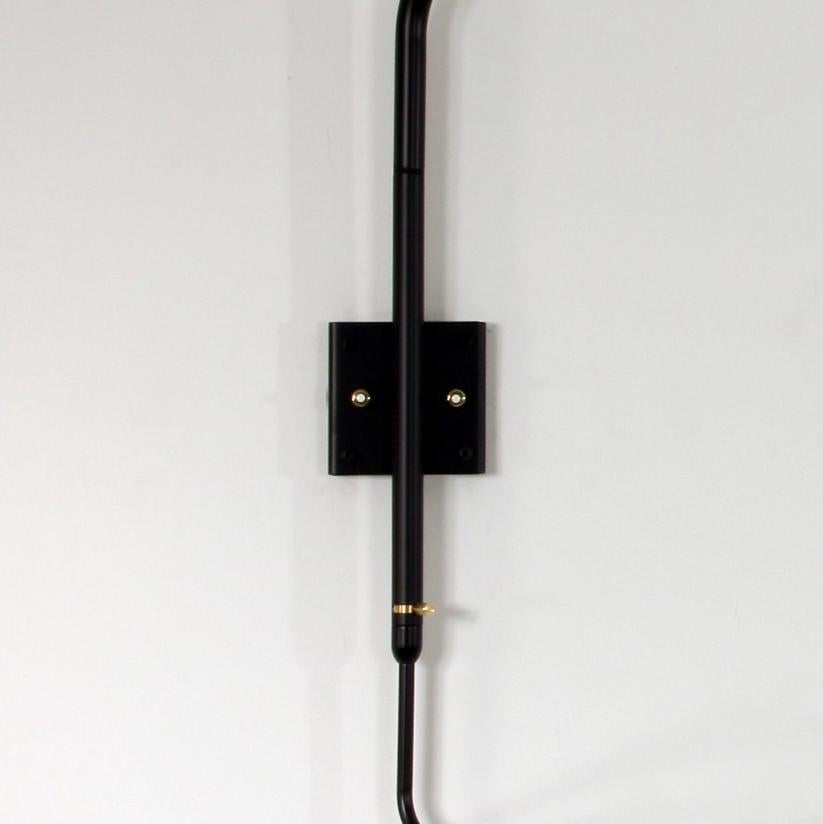 Serge Mouille Lampada da parete moderna nera a due bracci dritti e curvi rotanti in vendita 3