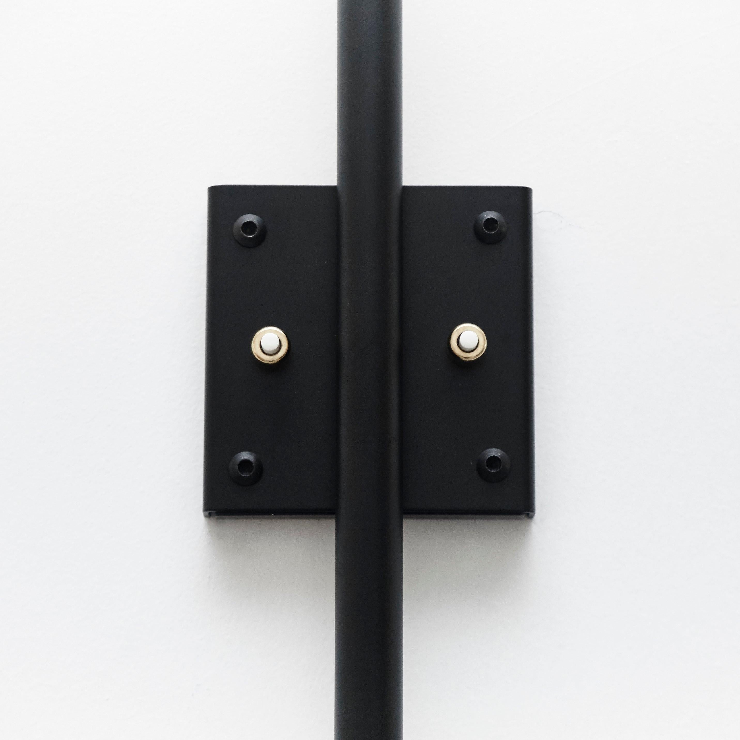 Lampe murale moderne noire à deux bras droits rotatifs Serge Mouille 4