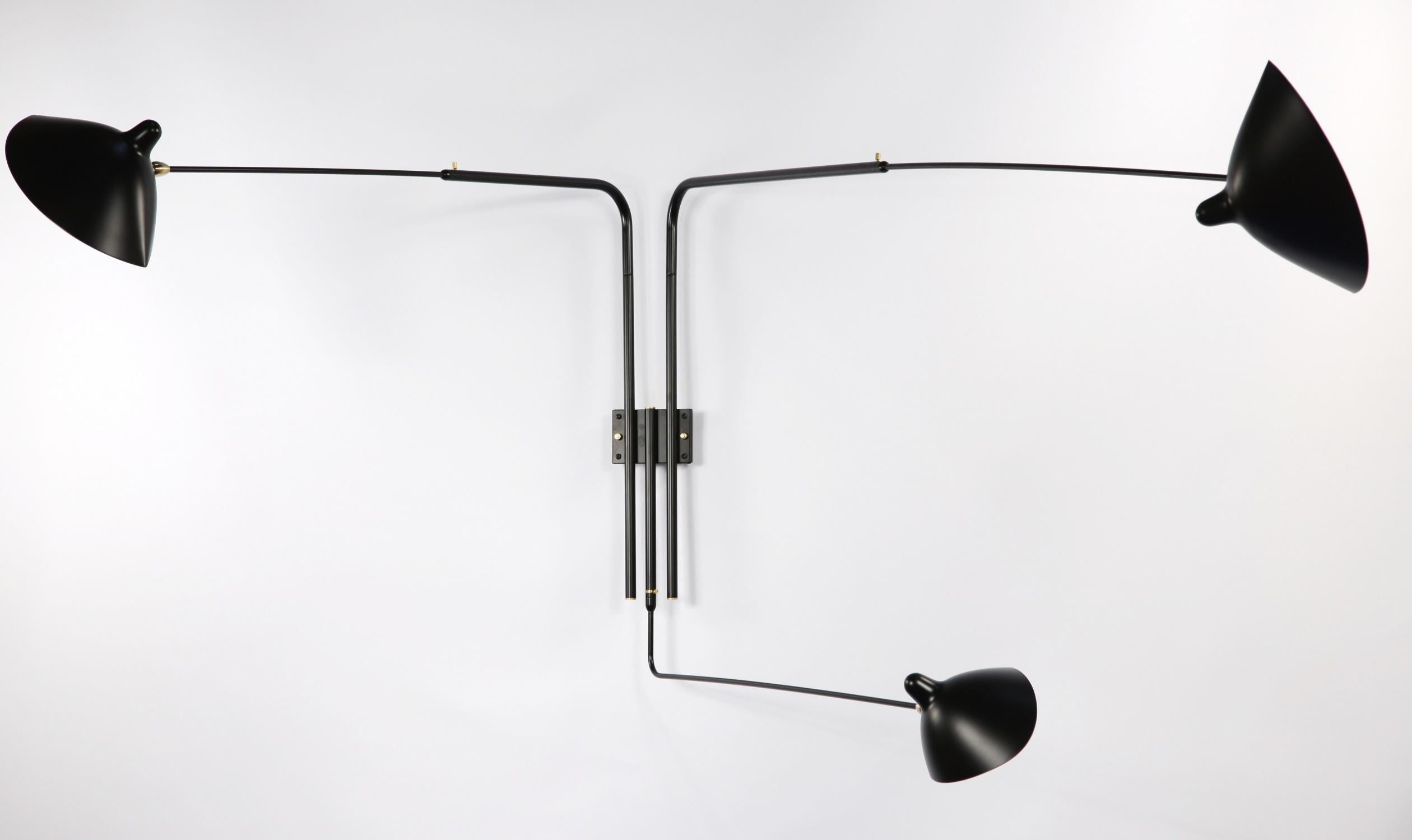 ¡Serge Mouille - Aplique Giratorio con Tres Brazos en Negro - EN STOCK! Moderno de mediados de siglo en venta