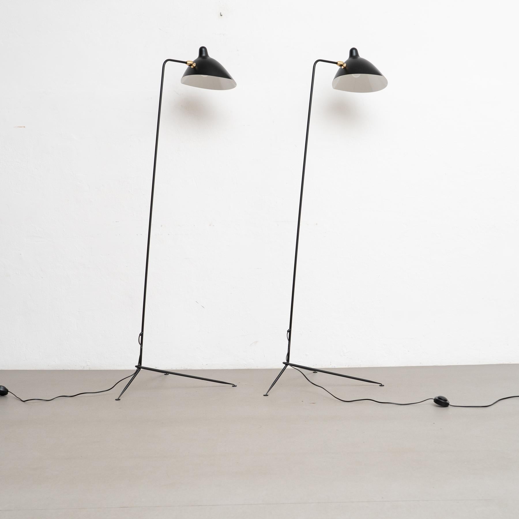 XXI secolo e contemporaneo Serge Mouille Set di due lampade a stelo nere a un braccio della modernità di metà secolo in vendita
