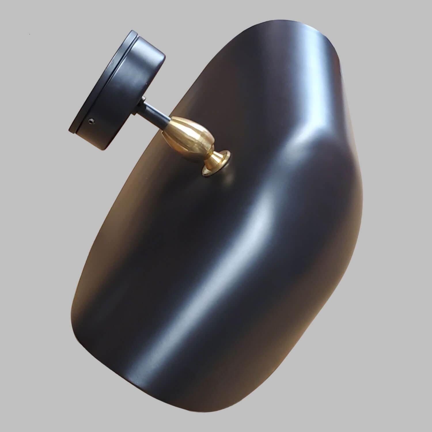 Serge Mouille - Conche Sconce in Black - IN STOCK! In New Condition For Sale In Stratford, CT