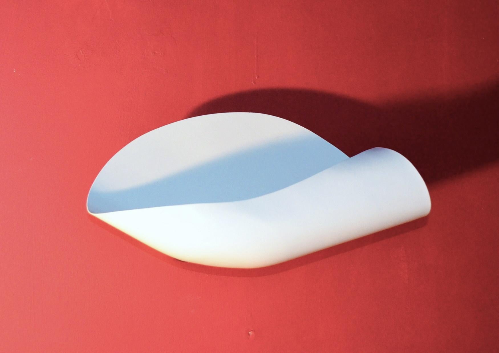 Mid-Century Modern Serge Mouille - Conche Sconce in White For Sale