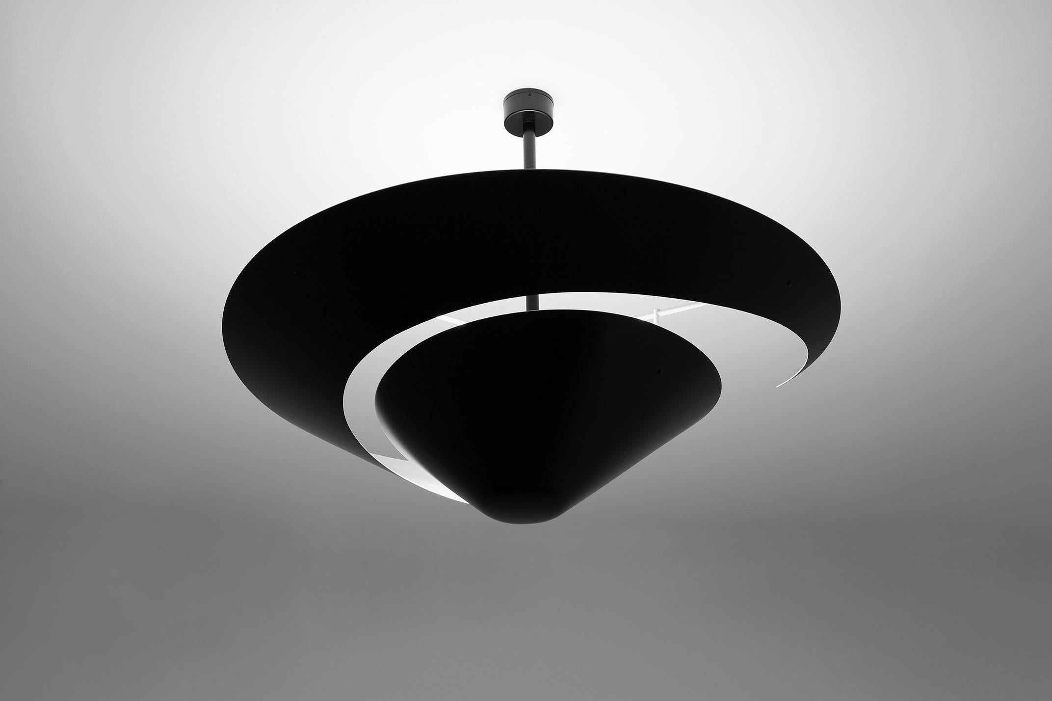 Mid-Century Modern Serge Mouille - Large Snail Ceiling Lamp in Black For Sale