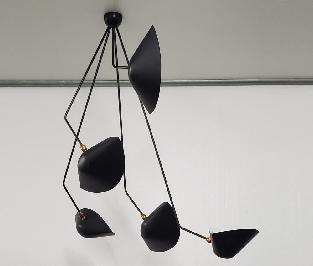 Dipinto Serge Mouille - Lampada da soffitto Spider con 5 braccia cadenti in Whiting in vendita