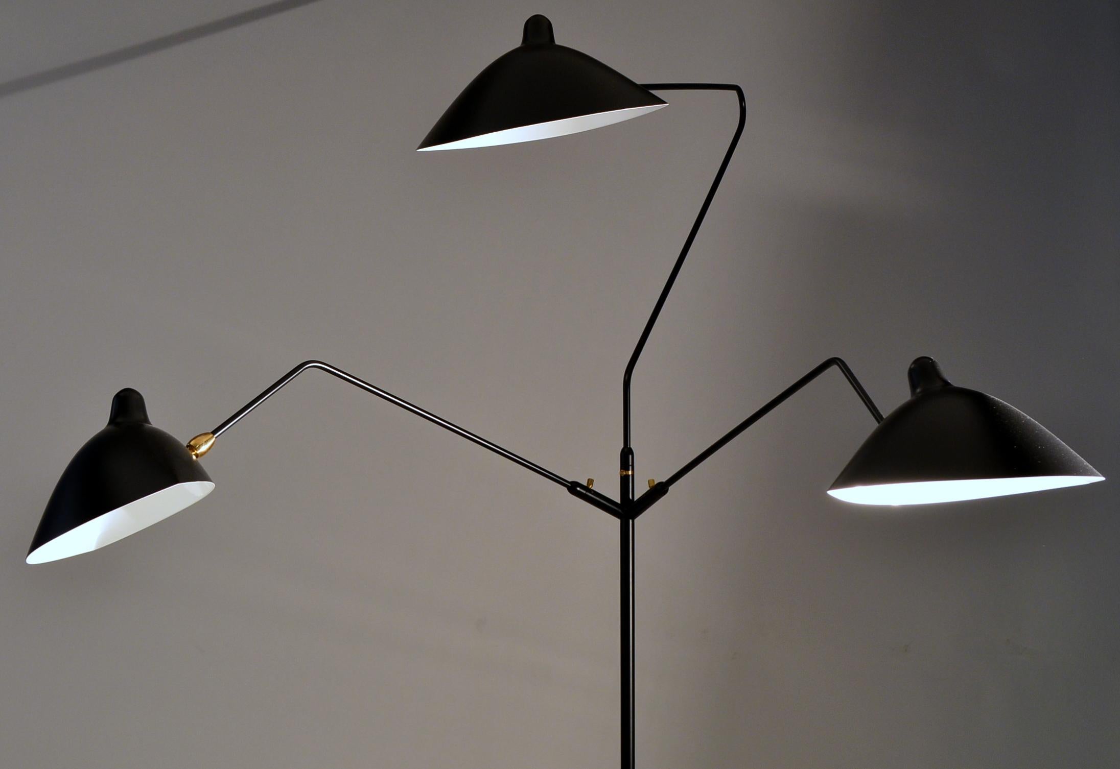 XXIe siècle et contemporain Serge Mouille - Lampadaire à trois bras en noir - EN STOCK ! en vente