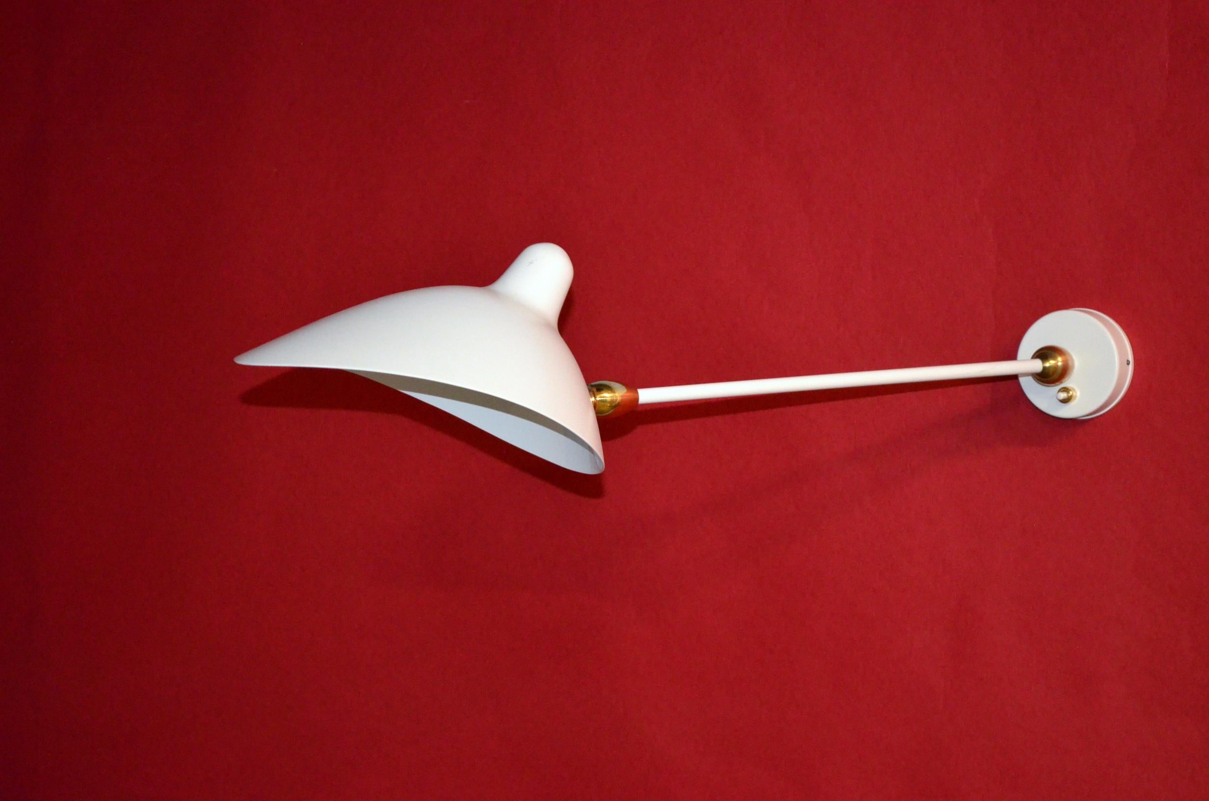 Esto no es un conjunto.  ¡Sólo hay 1 disponible!

El candelabro de un brazo recto y dos giratorios es una solución perfecta para espacios pequeños, ya que ofrece diversas opciones de iluminación. Este candelabro es muy ajustable, con rótulas de