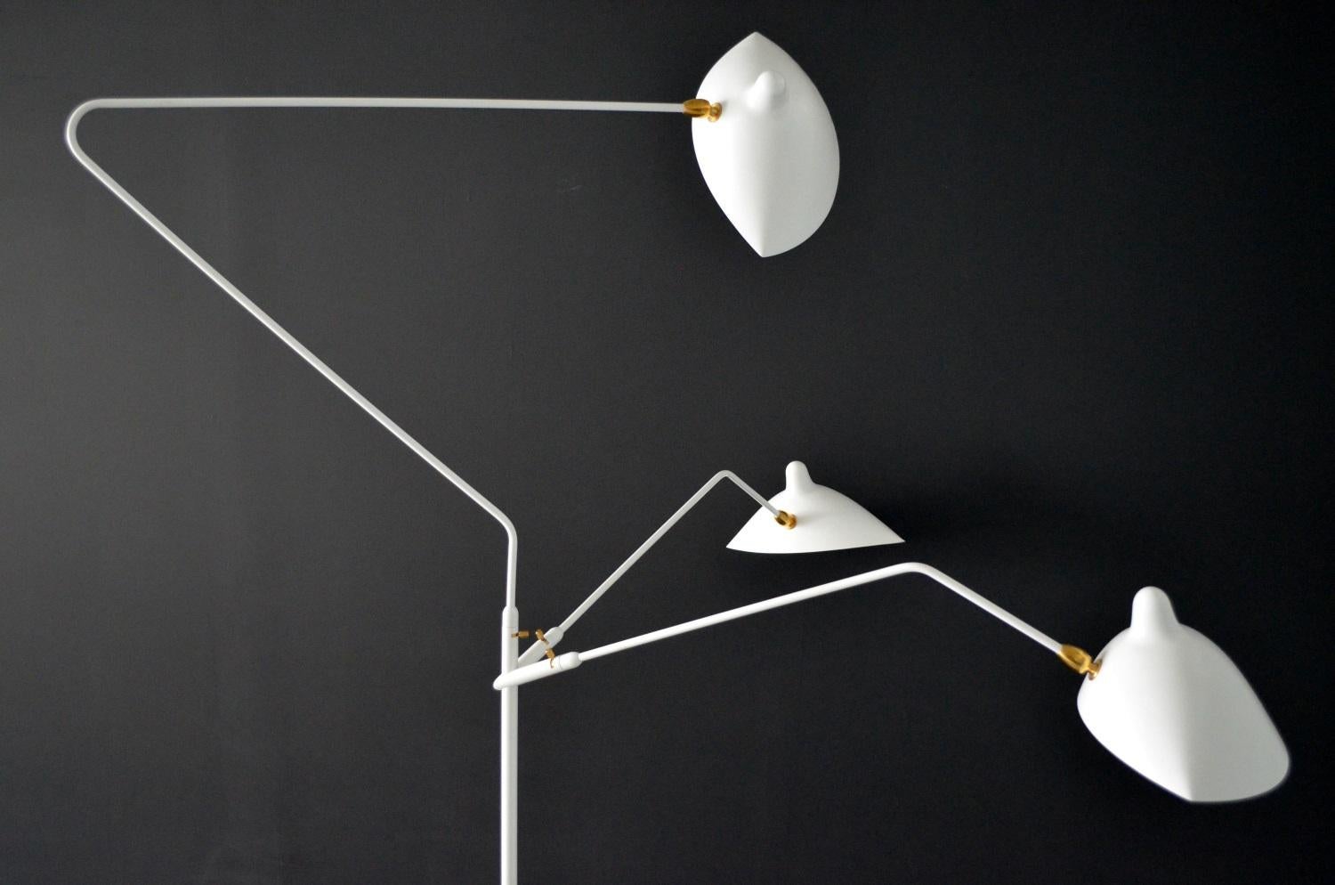 Français Serge Mouille - Lampadaire blanc à 3 bras - Ships from NY ! en vente