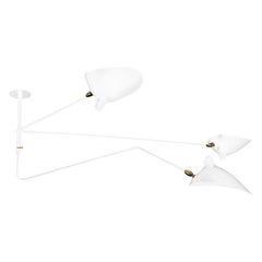 Serge Mouille Weiße „Suspension“-Lampe mit zwei befestigten und drehbaren, geschwungenen Armlehnen