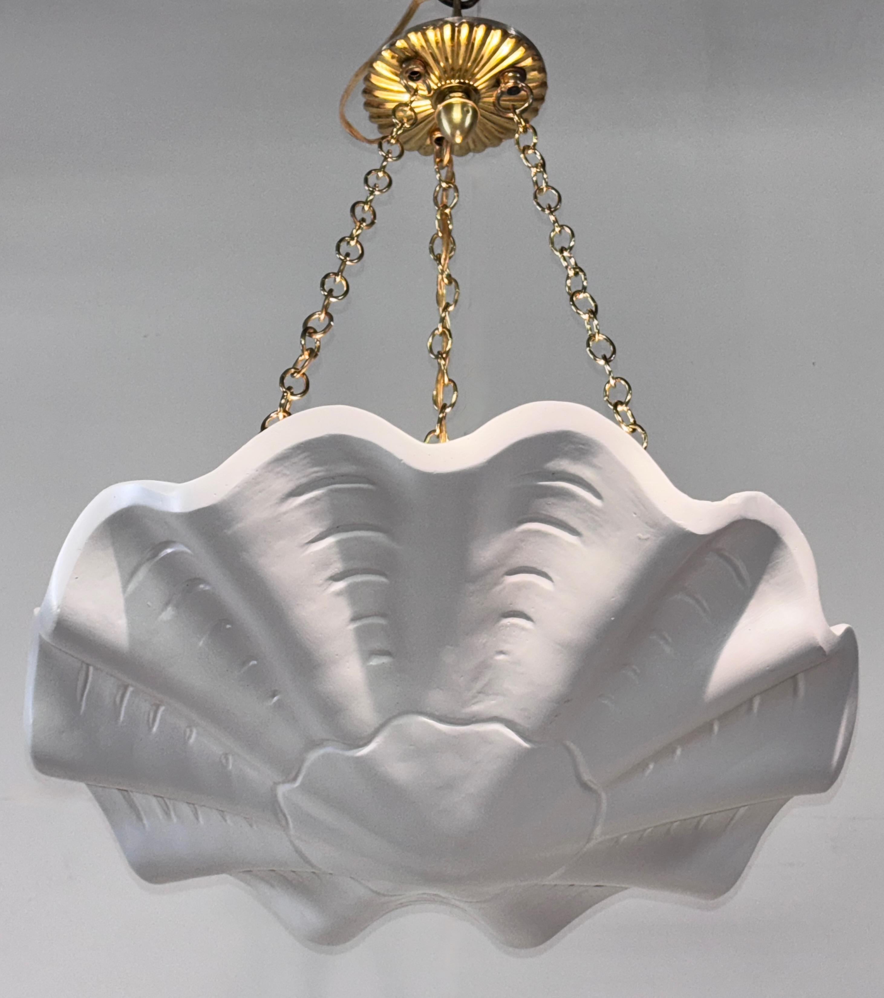 Mid-Century moderno Serge Roche, apparecchio a sospensione da soffitto a forma di conchiglia, anni '60 in vendita