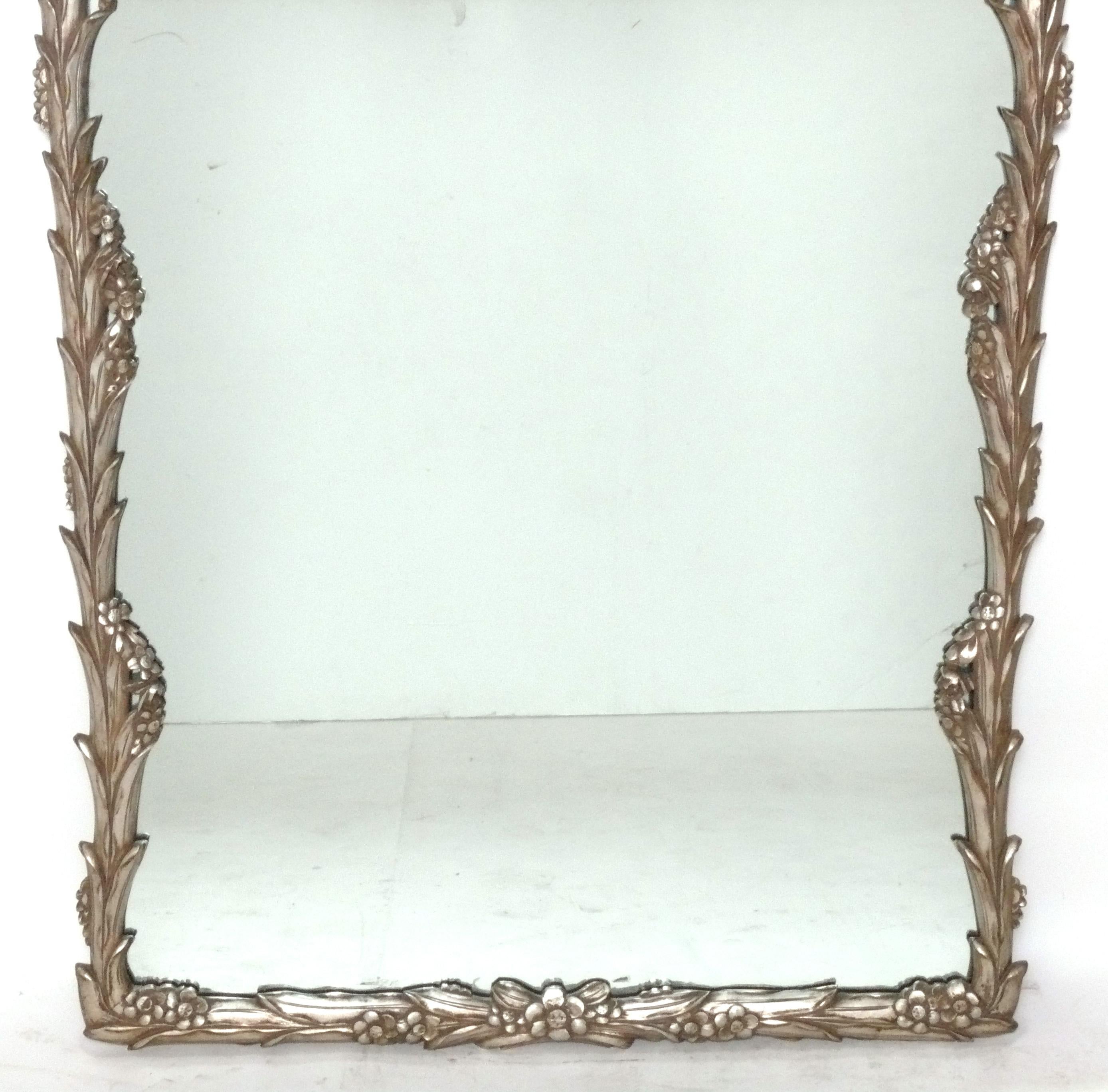 Francese Specchio francese foliato d'argento in stile Serge Roche 51x35 Hollywood Regency Art Deco Mirror in vendita